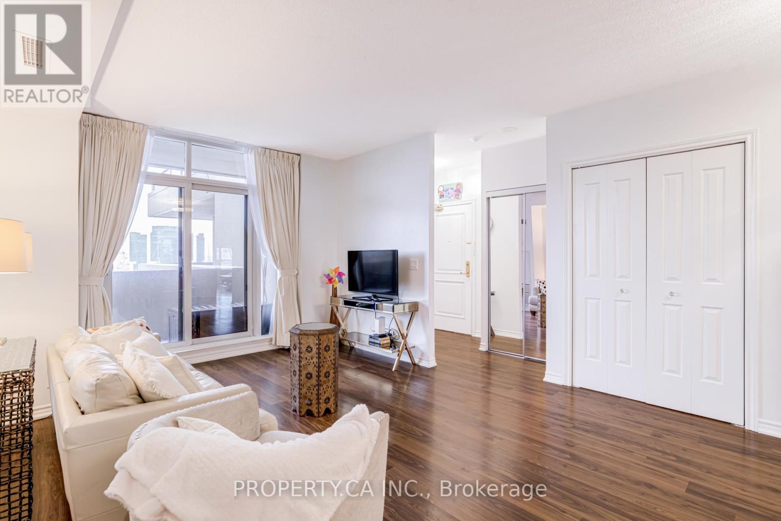 305 - 9235 JANE STREET, Vaughan (Maple), Ontario, L6A0J8 — Photo 12