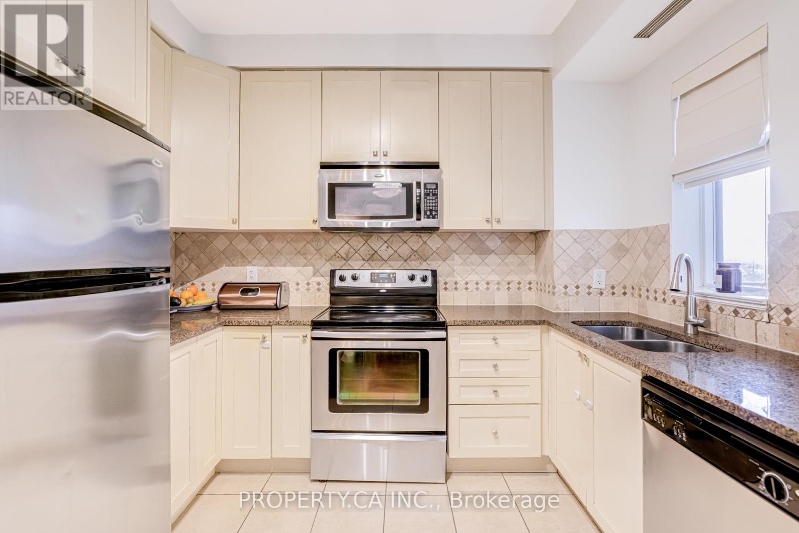 305 - 9235 JANE STREET, Vaughan (Maple), Ontario, L6A0J8 — Photo 17