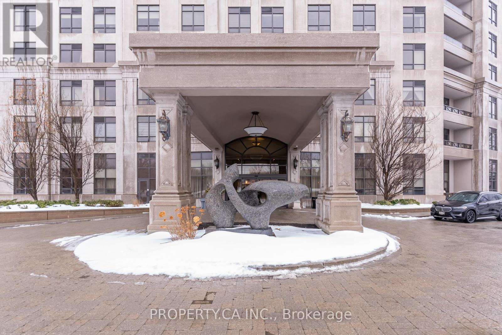 305 - 9235 JANE STREET, Vaughan (Maple), Ontario, L6A0J8 — Photo 3