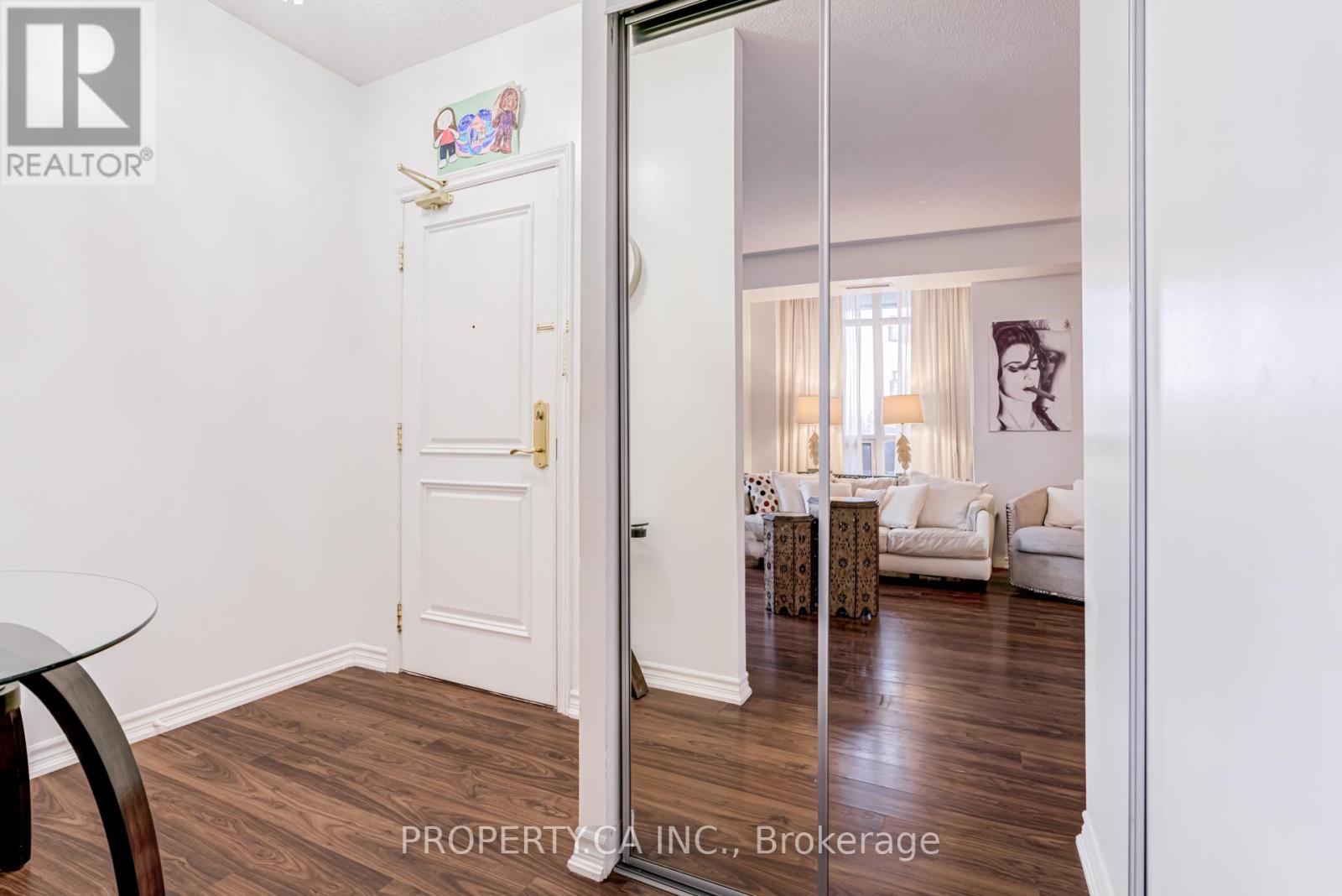 305 - 9235 JANE STREET, Vaughan (Maple), Ontario, L6A0J8 — Photo 8