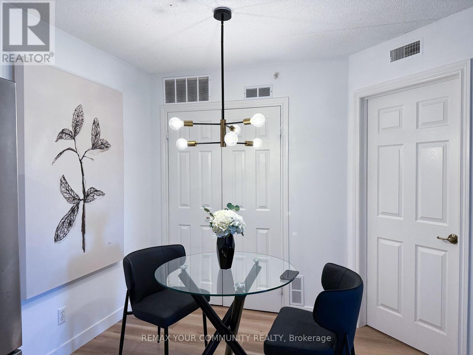 210 - 1800 WALKER'S LINE, Burlington (Palmer), Ontario, L7M4V2 — Photo 4