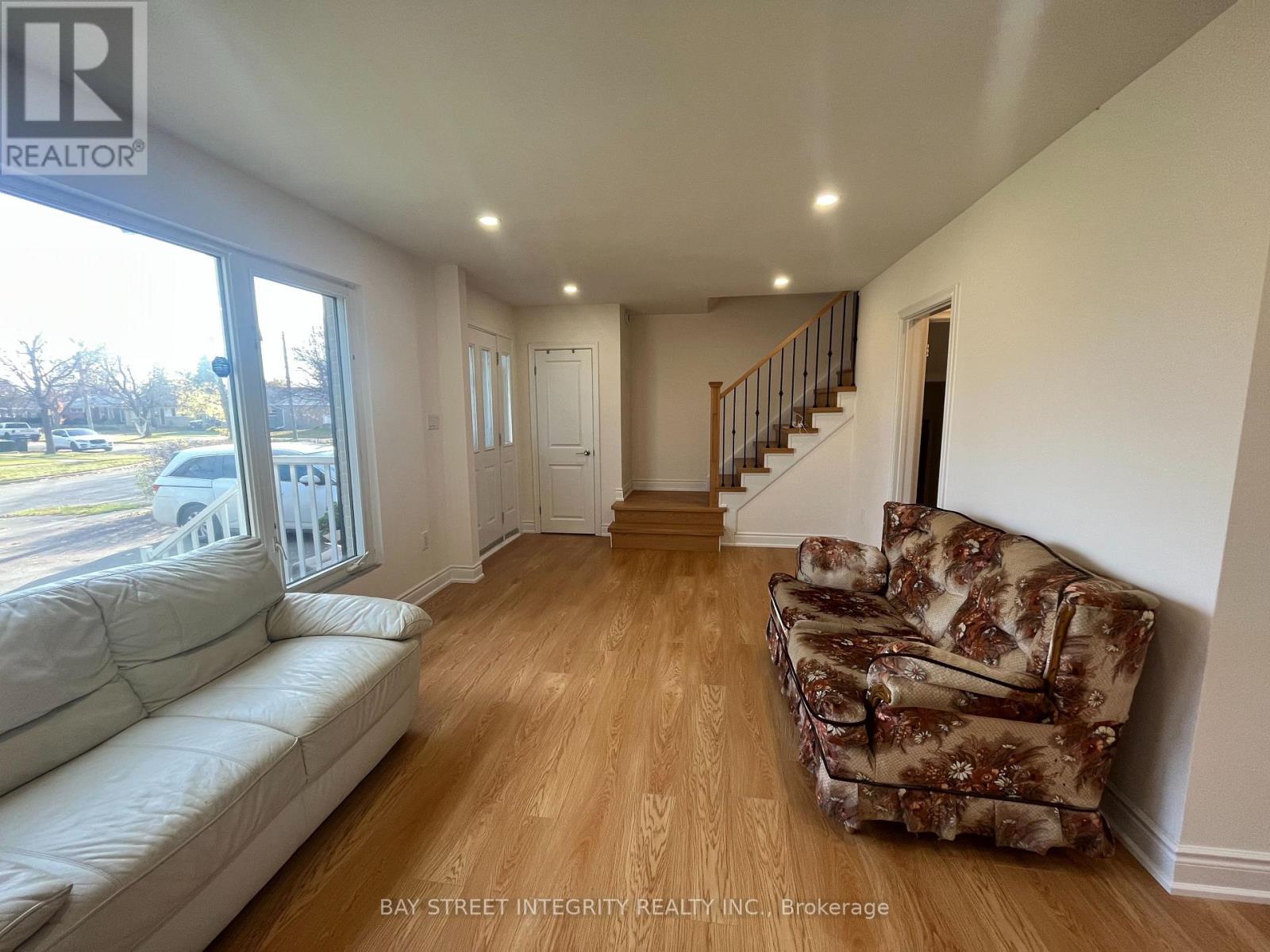 26 MORPETH ROAD, Brampton (Brampton East), Ontario, L6W2Z2 — Photo 2