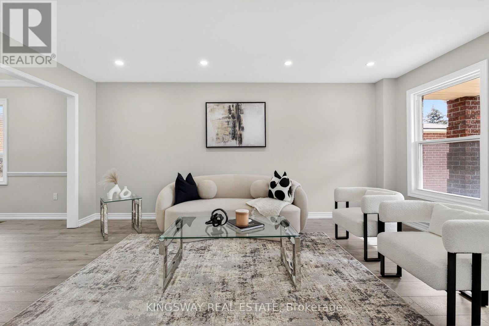 325 SALISBURY LANE, Newmarket (Bristol-London), Ontario, L3Y8A6 — Photo 4