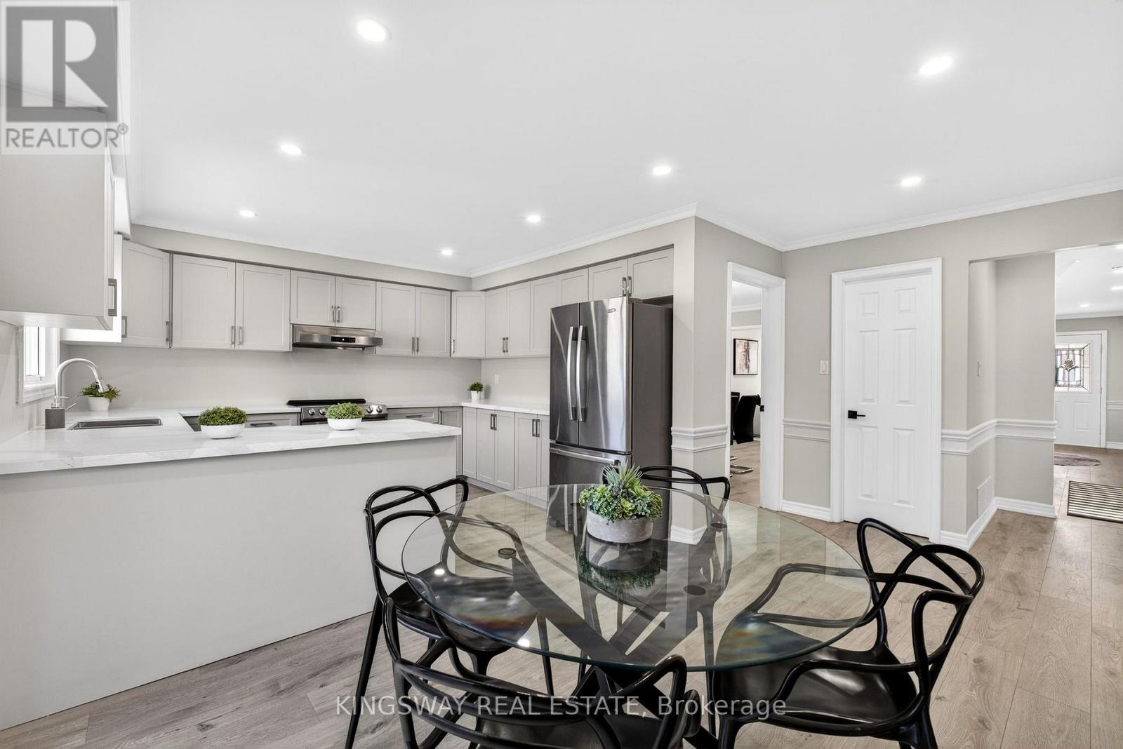 325 SALISBURY LANE, Newmarket (Bristol-London), Ontario, L3Y8A6 — Photo 9