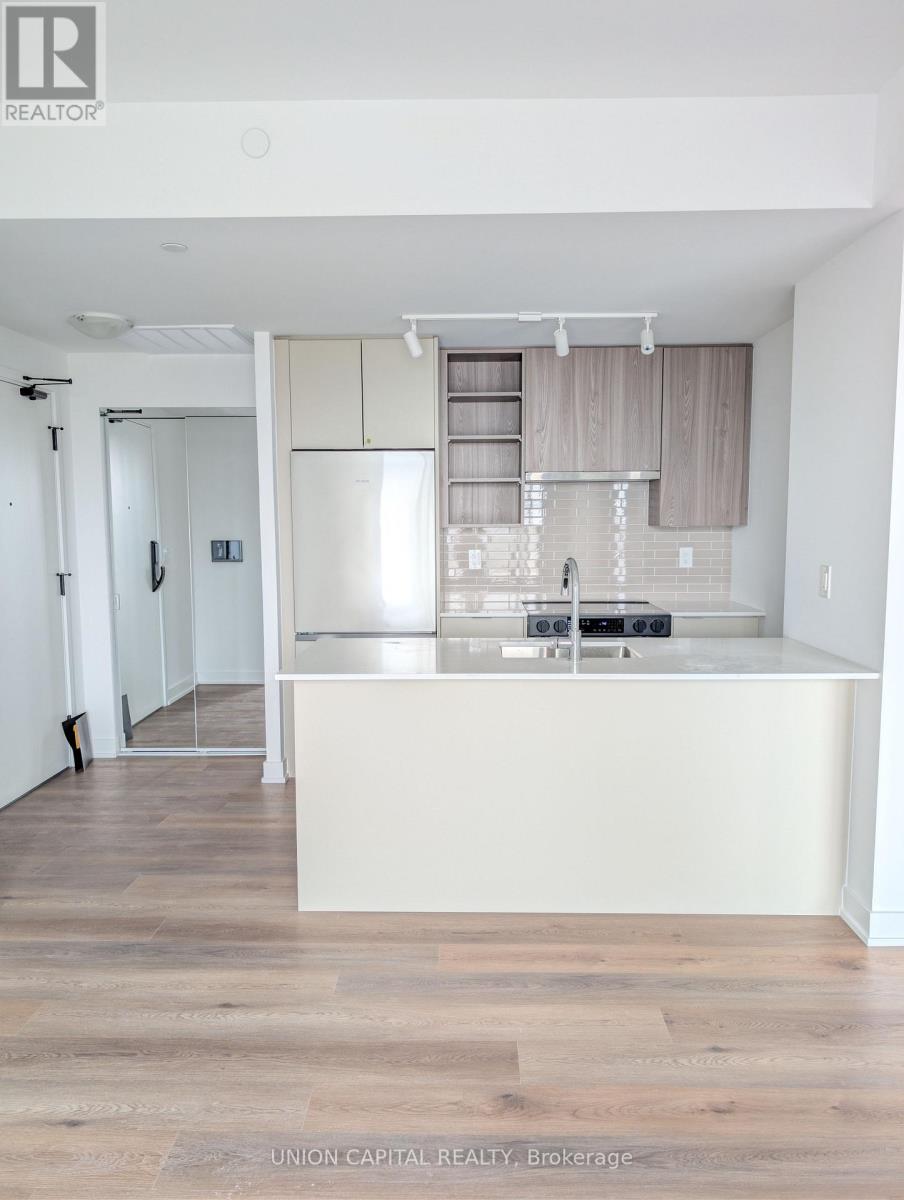 801 - 2075 LAKESHORE ROAD, Burlington (Brant), Ontario, L7R0H3 — Photo 2