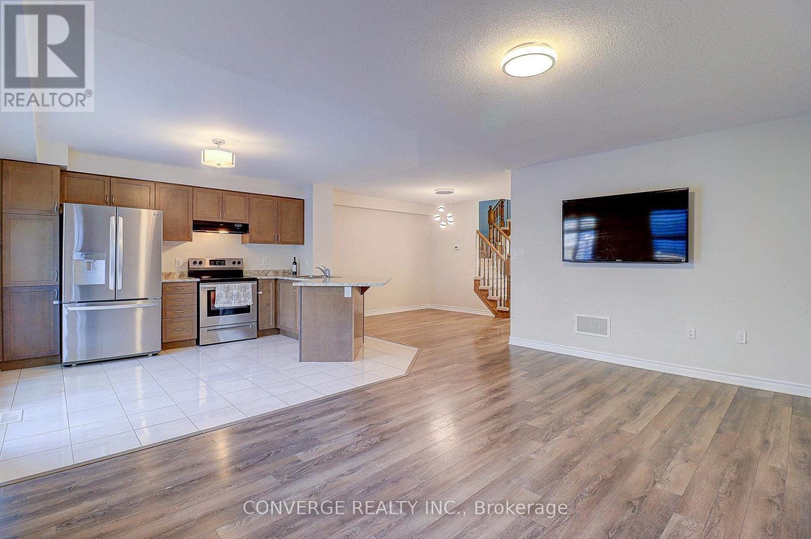 2434 MOONLIGHT CRESCENT, Pickering, Ontario, L1X0E9 — Photo 4