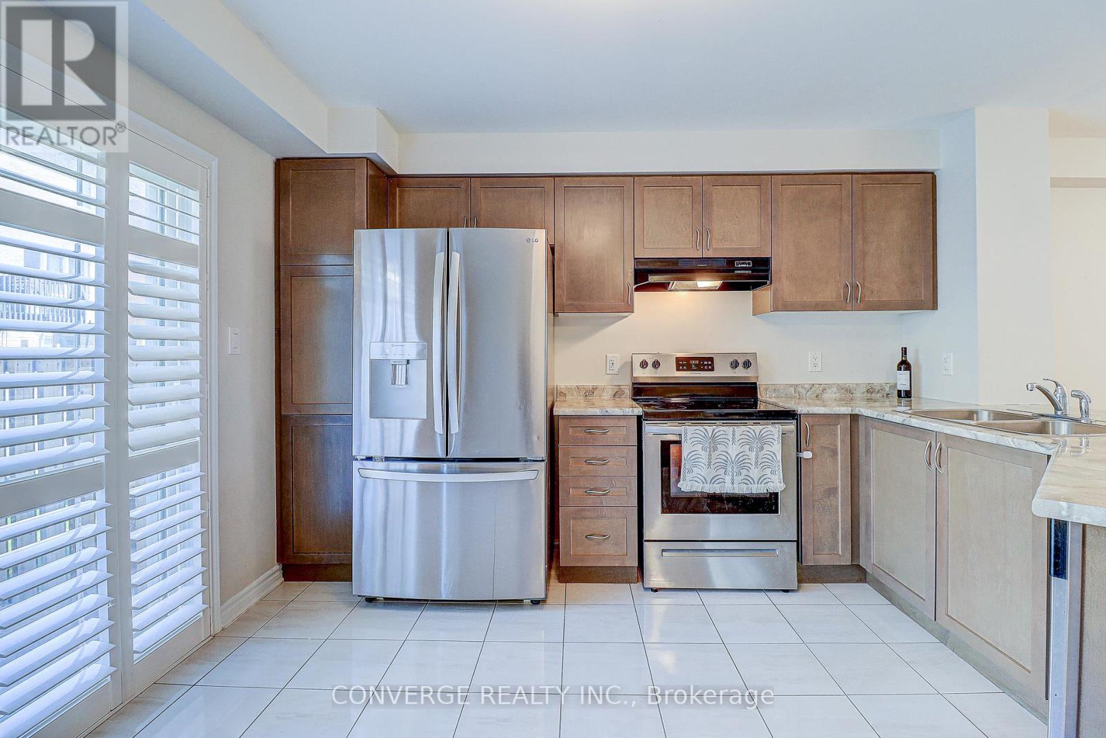 2434 MOONLIGHT CRESCENT, Pickering, Ontario, L1X0E9 — Photo 8