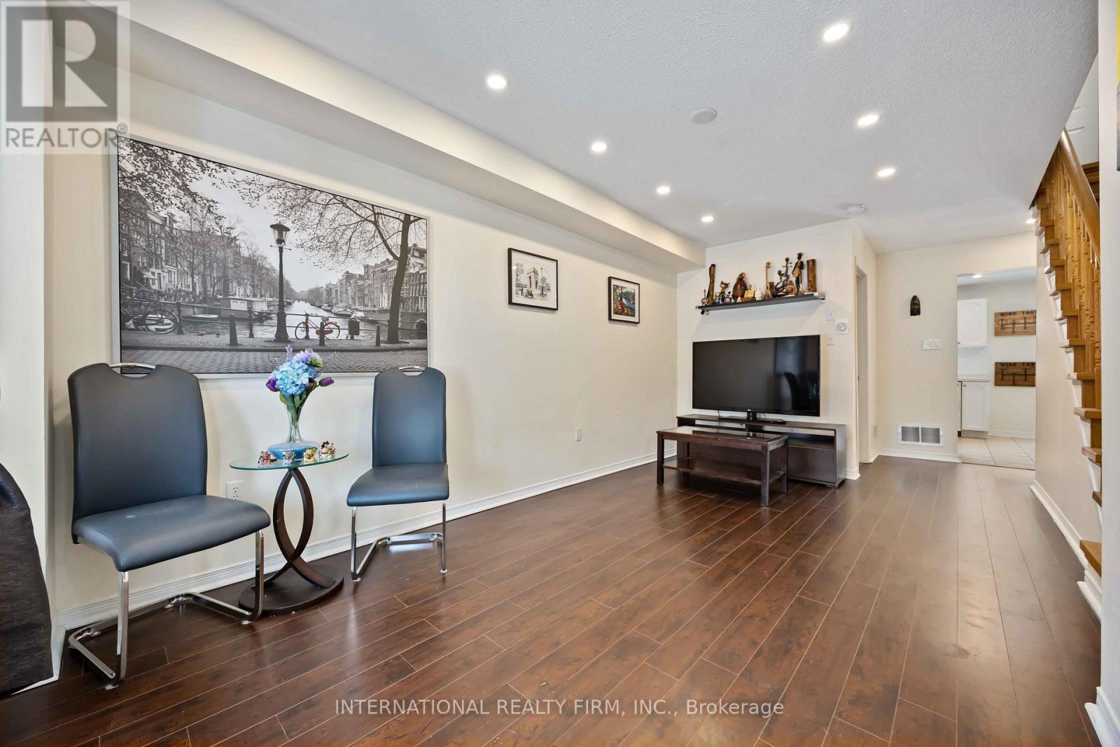 340 FLAGSTONE WAY, Newmarket (Woodland Hill), Ontario, L3X2R8 — Photo 3