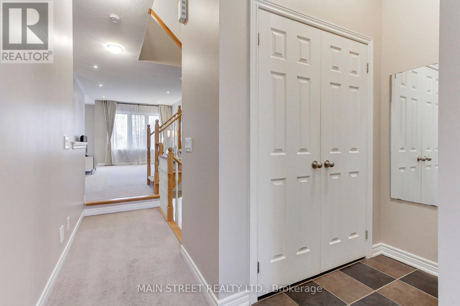 42 COURTLAND CRESCENT, Newmarket (Woodland Hill), Ontario, L9N0A9 — Photo 3