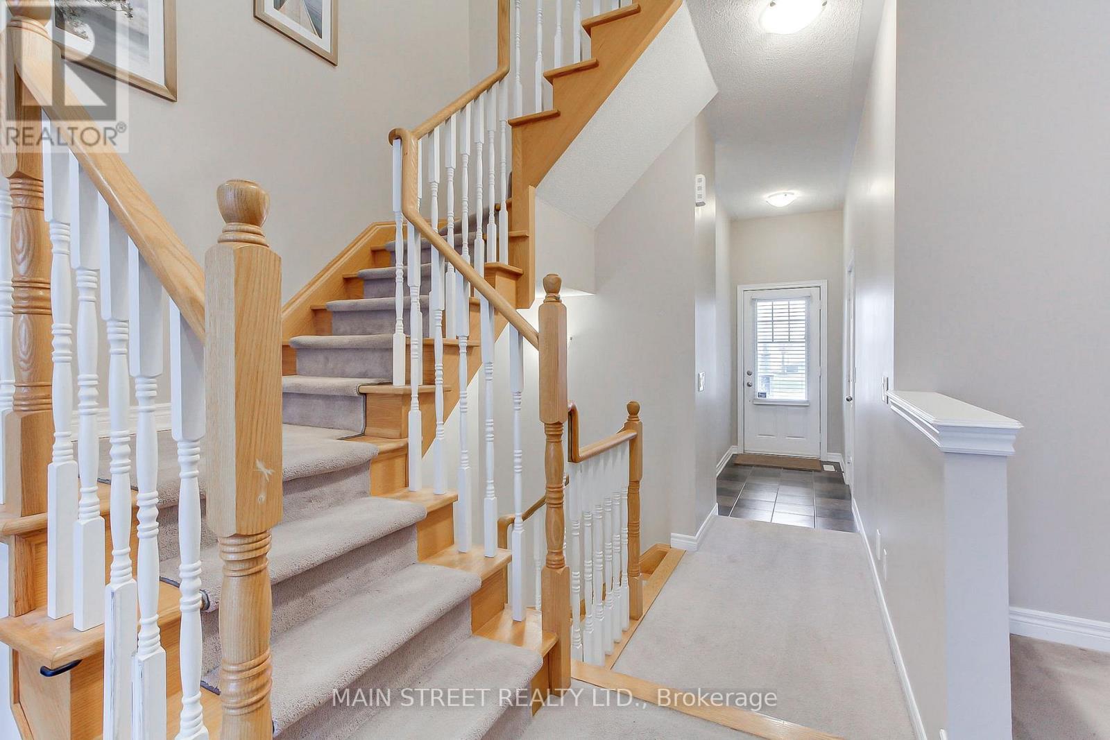 42 COURTLAND CRESCENT, Newmarket (Woodland Hill), Ontario, L9N0A9 — Photo 4