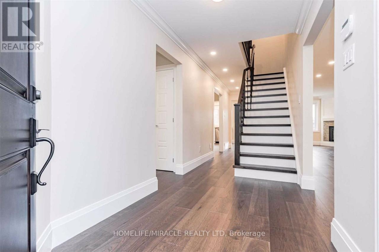 40 LEATHERHEAD COURT, Brampton (Westgate), Ontario, L6S5E7 — Photo 3