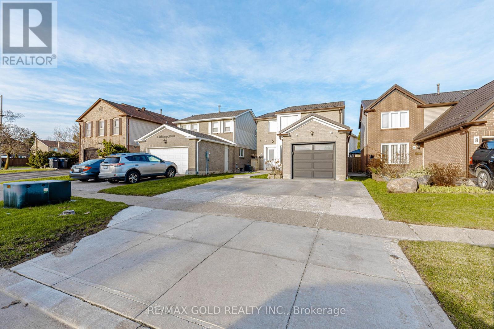 6 NUTMEG STREET, Brampton (Westgate), Ontario, L6S4A8 — Photo 2