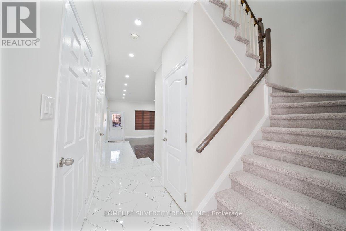 6 BENTGRASS LANE, Brampton (Snelgrove), Ontario, L7A3K2 — Photo 3