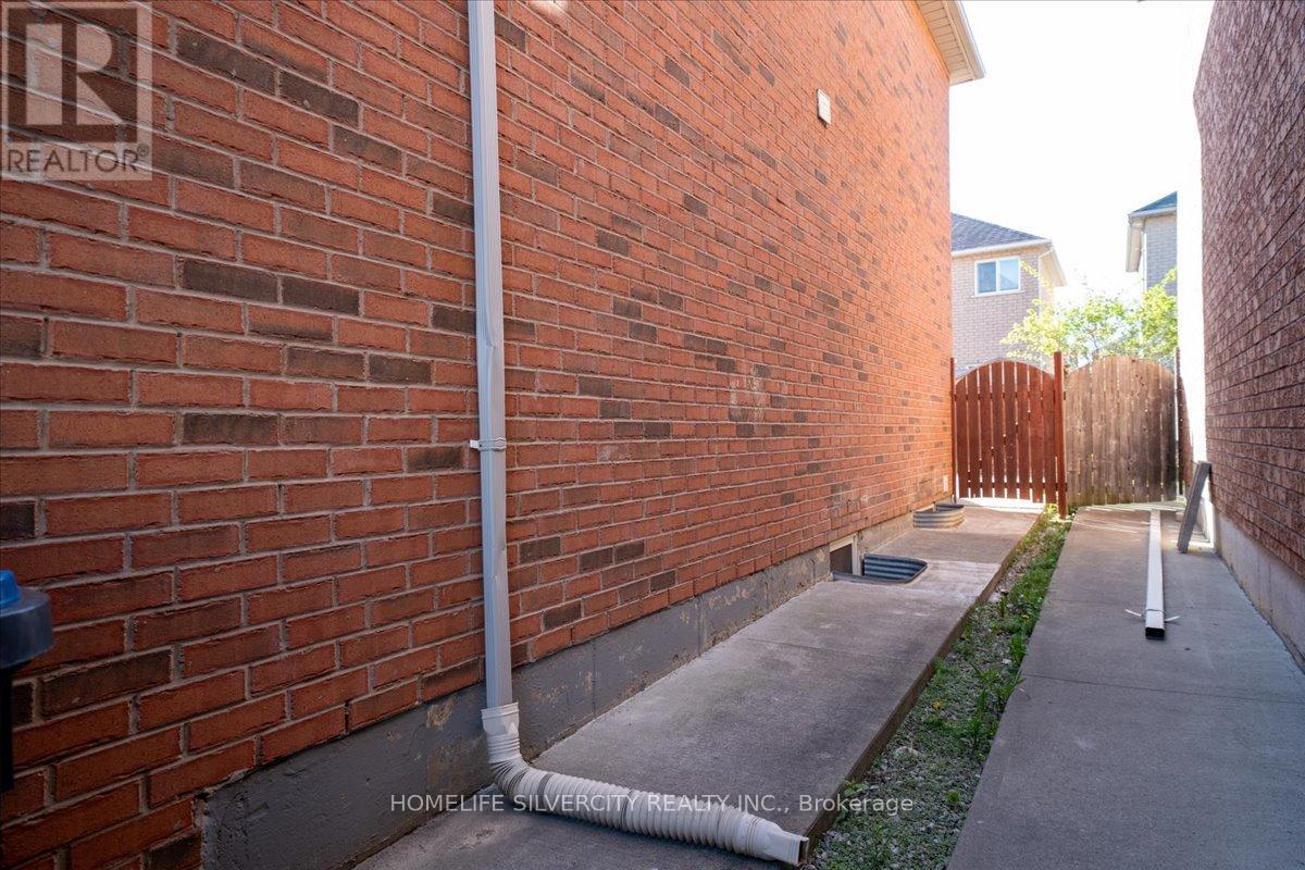 6 BENTGRASS LANE, Brampton (Snelgrove), Ontario, L7A3K2 — Photo 34