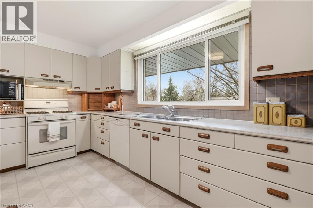 369 BEECHWOOD Crescent, Burlington, Ontario, L7L3P7 — Photo 13