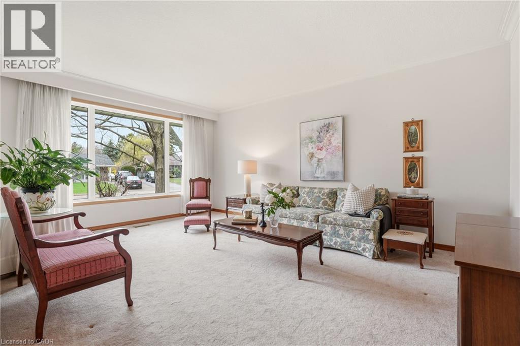 369 BEECHWOOD Crescent, Burlington, Ontario, L7L3P7 — Photo 8