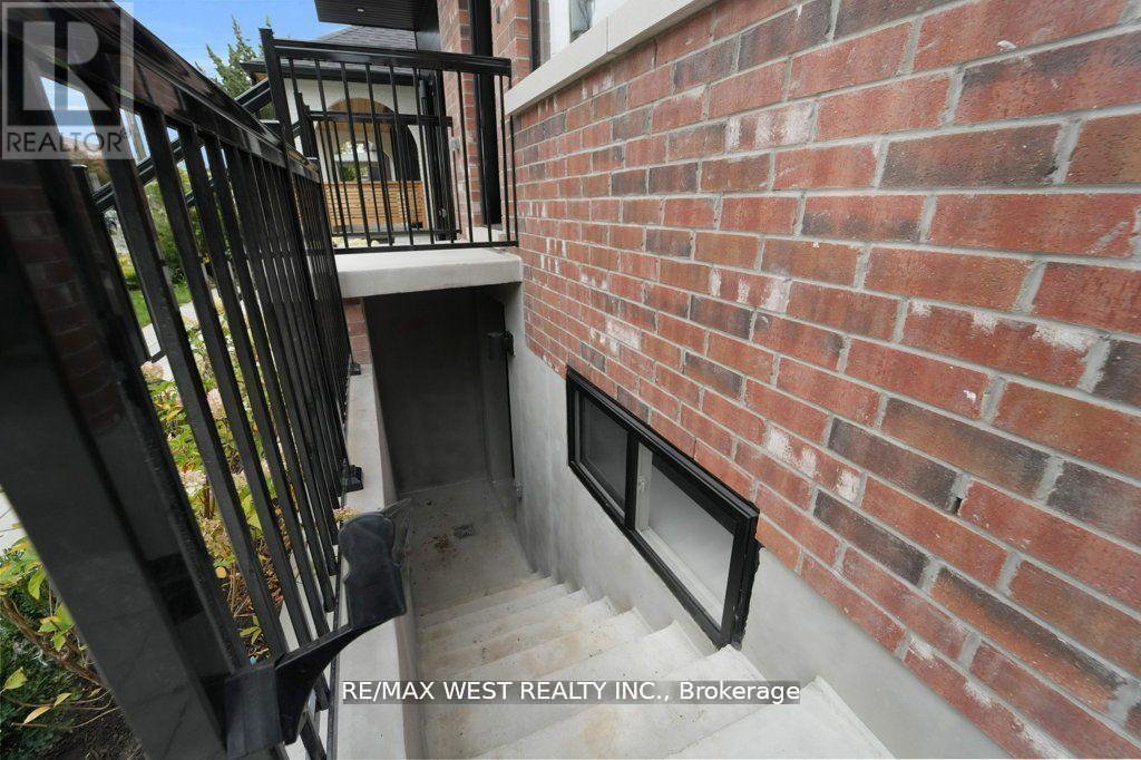 A - 502 ATLAS AVENUE, Toronto (Oakwood Village), Ontario, M6C3R3 — Photo 3