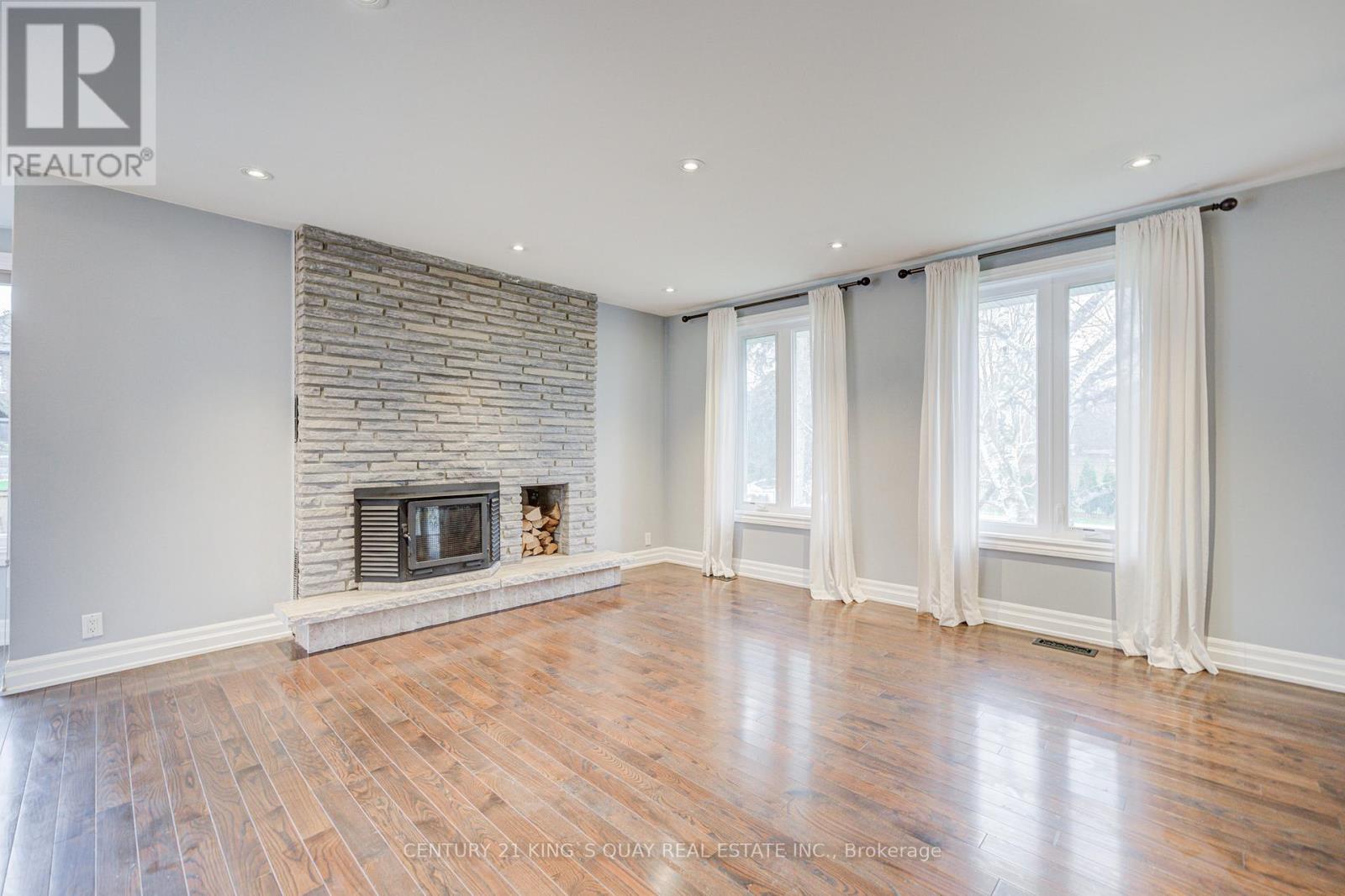 11 GEORGE STREET, East Gwillimbury (Sharon), Ontario, L0G1V0 — Photo 10