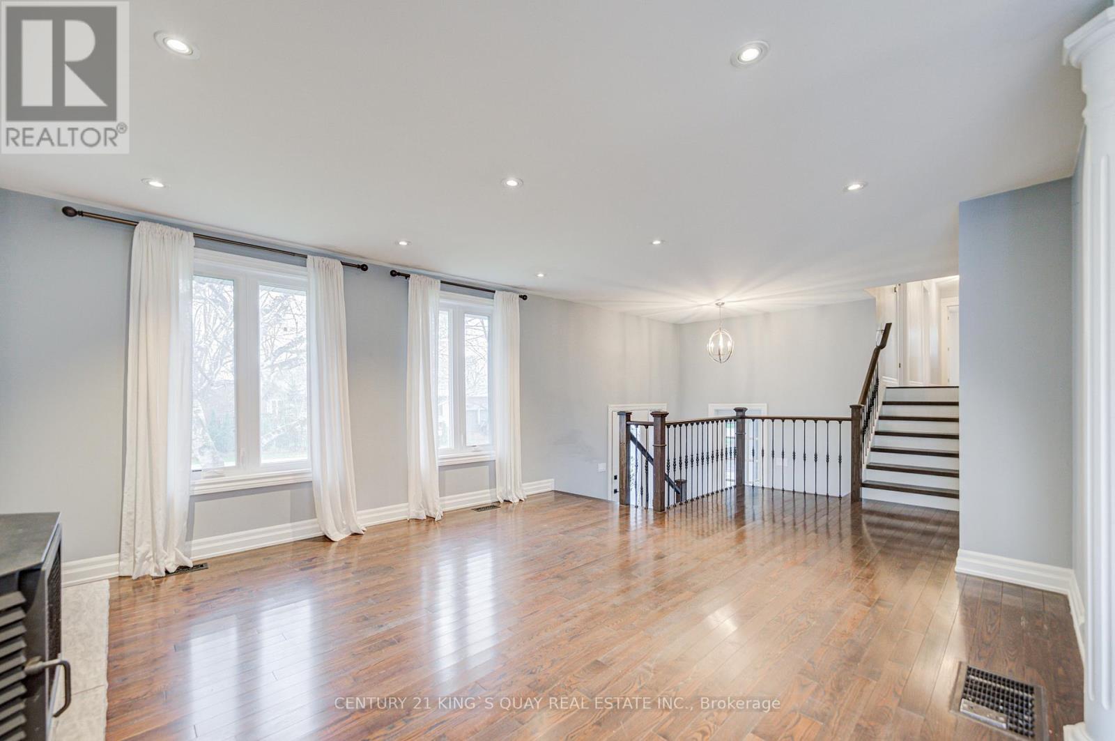 11 GEORGE STREET, East Gwillimbury (Sharon), Ontario, L0G1V0 — Photo 11