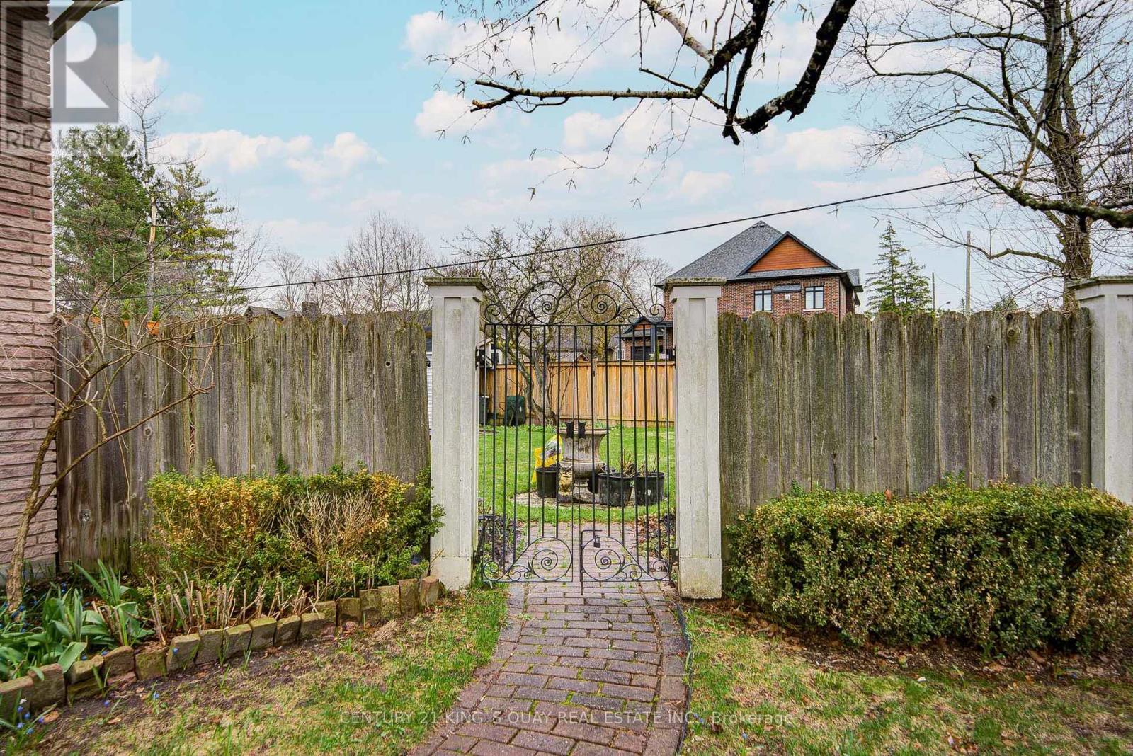 11 GEORGE STREET, East Gwillimbury (Sharon), Ontario, L0G1V0 — Photo 32