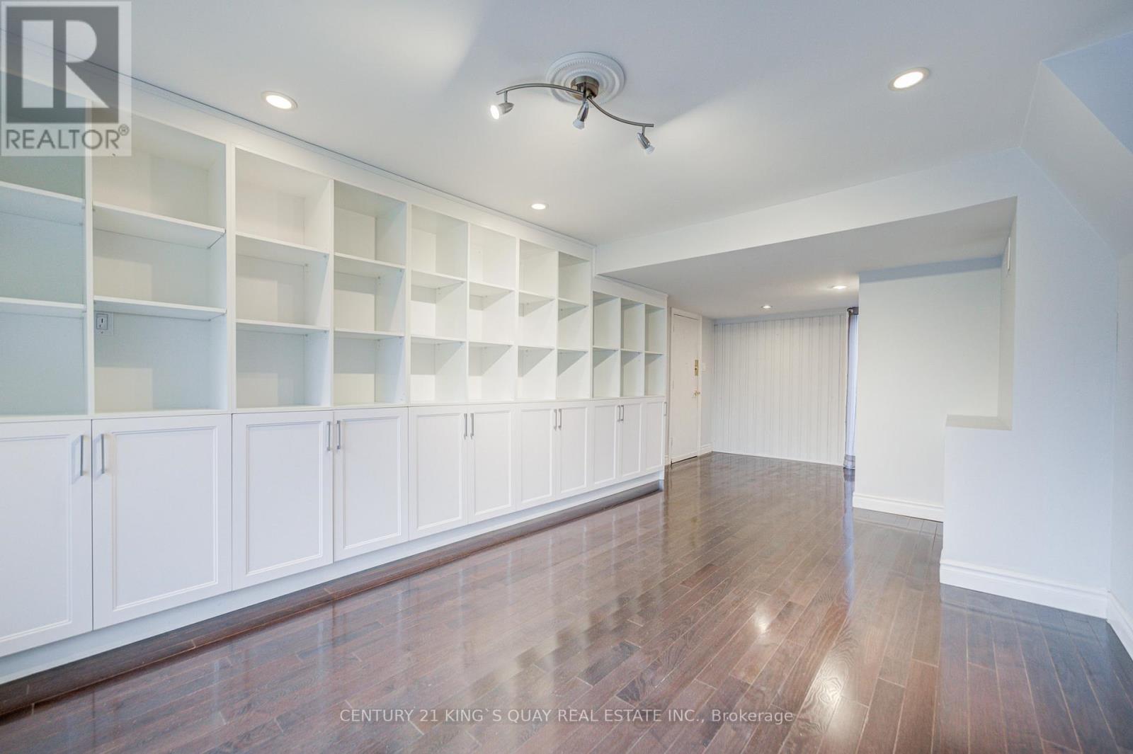 11 GEORGE STREET, East Gwillimbury (Sharon), Ontario, L0G1V0 — Photo 5