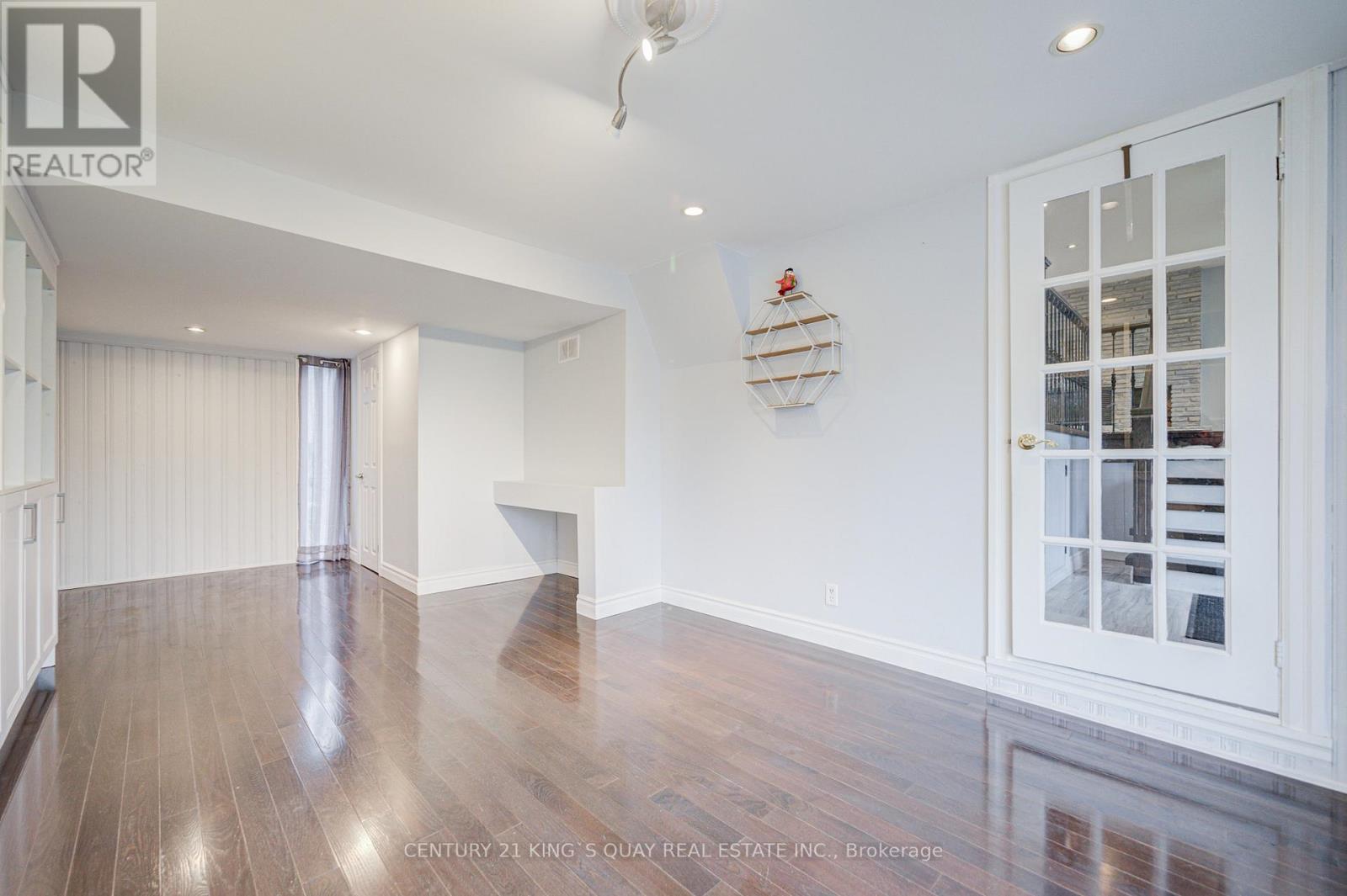 11 GEORGE STREET, East Gwillimbury (Sharon), Ontario, L0G1V0 — Photo 6