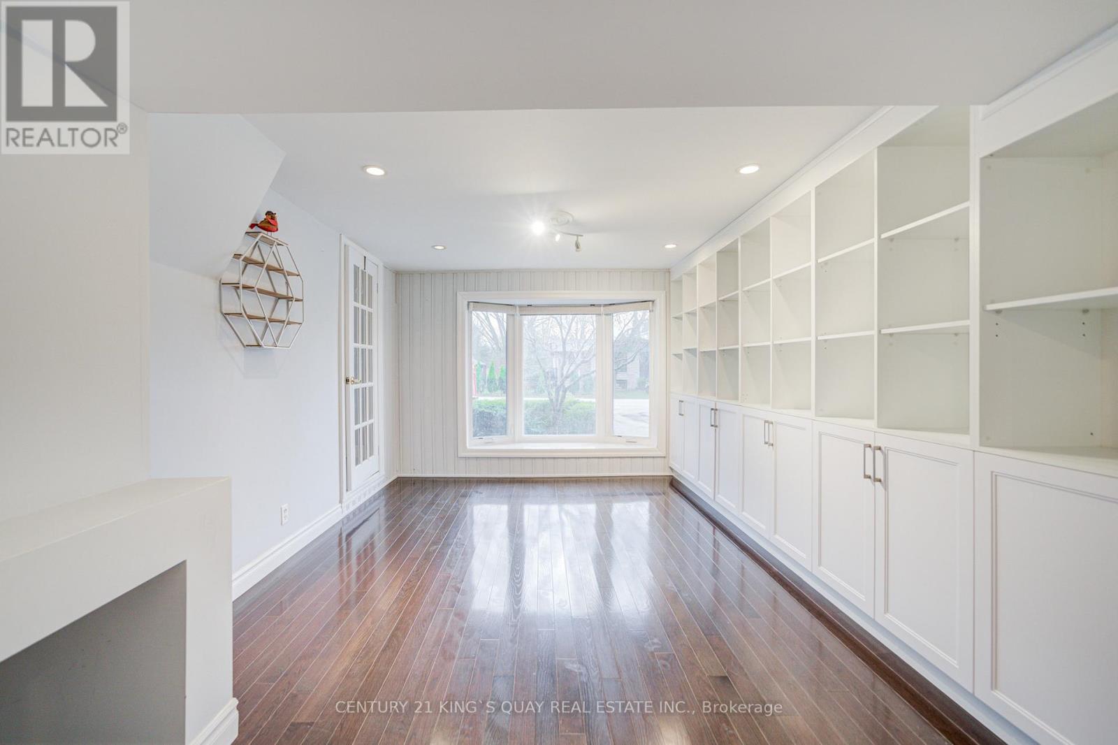 11 GEORGE STREET, East Gwillimbury (Sharon), Ontario, L0G1V0 — Photo 7