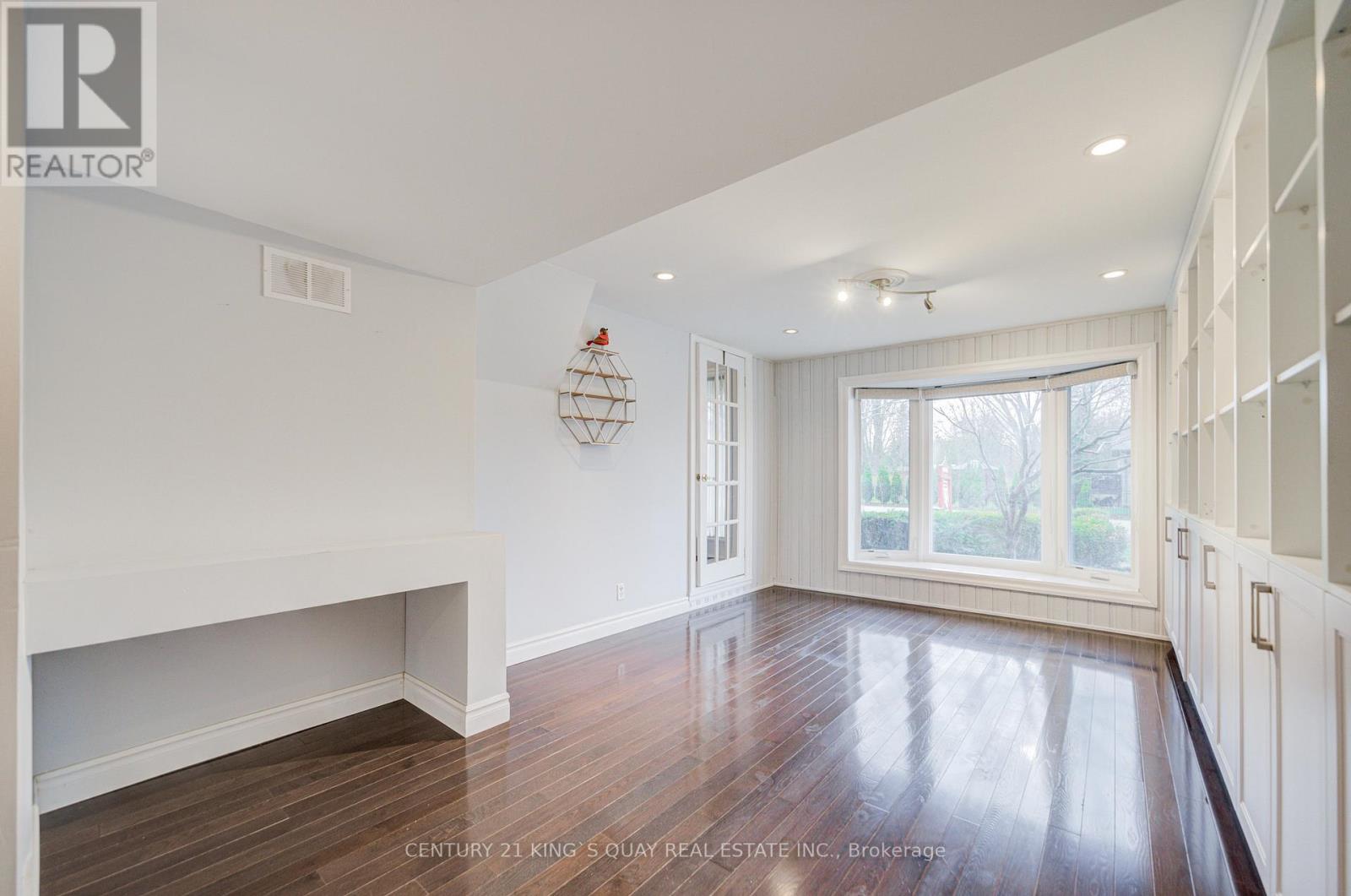 11 GEORGE STREET, East Gwillimbury (Sharon), Ontario, L0G1V0 — Photo 8