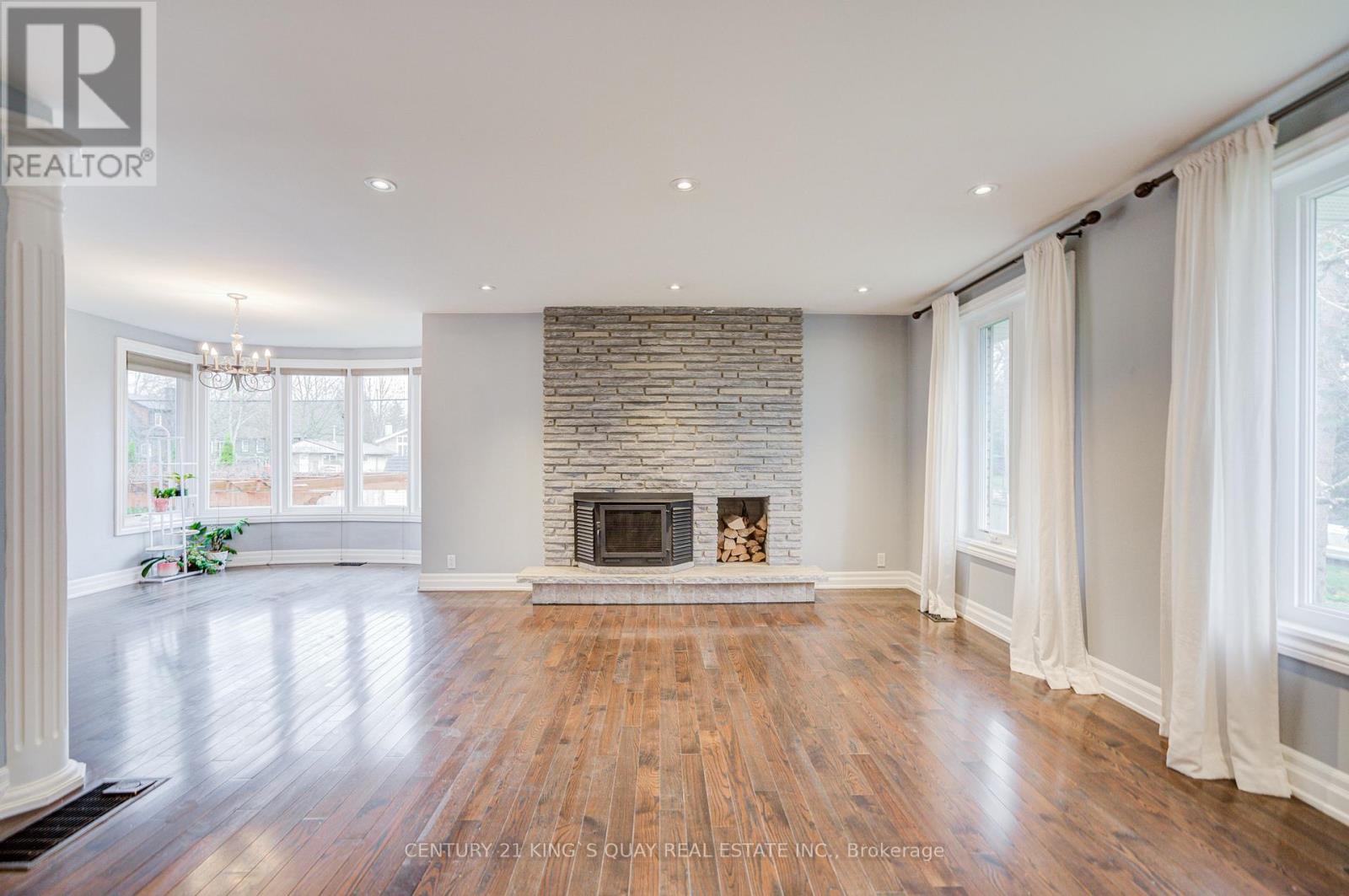 11 GEORGE STREET, East Gwillimbury (Sharon), Ontario, L0G1V0 — Photo 9