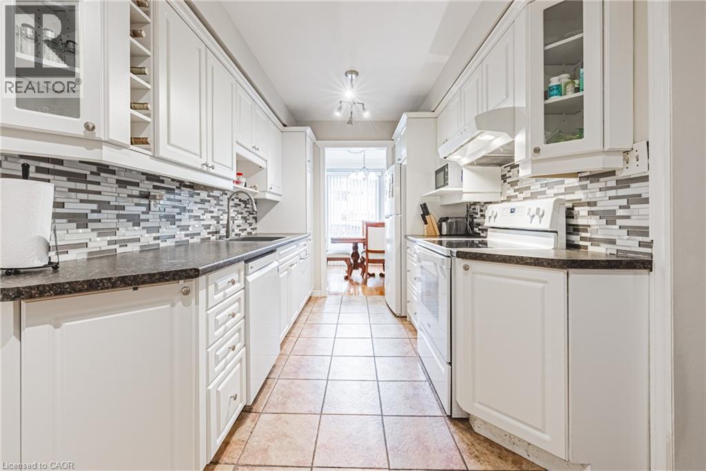 1576 NEWLANDS Crescent Unit# 60, Burlington, Ontario, L7M1V6 — Photo 11