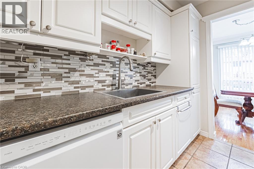 1576 NEWLANDS Crescent Unit# 60, Burlington, Ontario, L7M1V6 — Photo 12