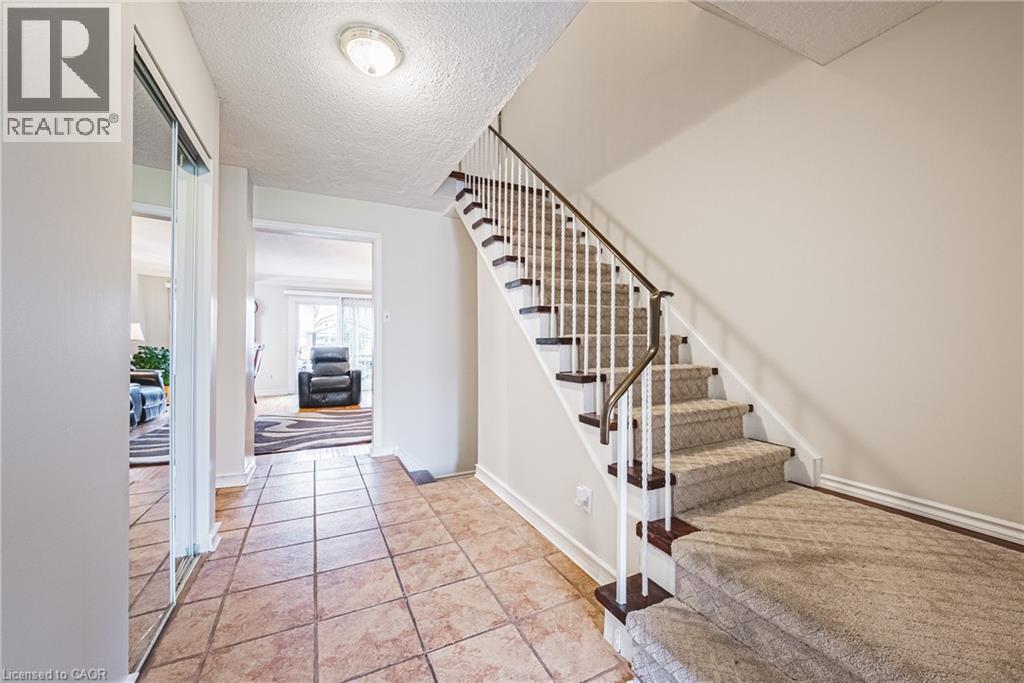 1576 NEWLANDS Crescent Unit# 60, Burlington, Ontario, L7M1V6 — Photo 5