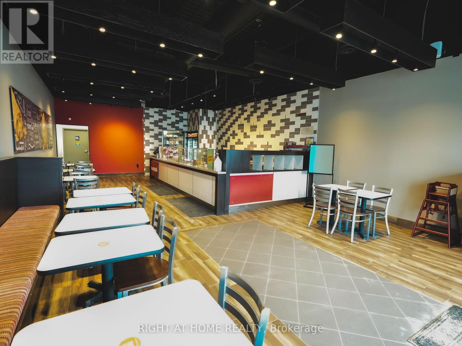 E11A - 2020 LANTHIER DRIVE, Ottawa, Ontario, K4A3V4 — Photo 6