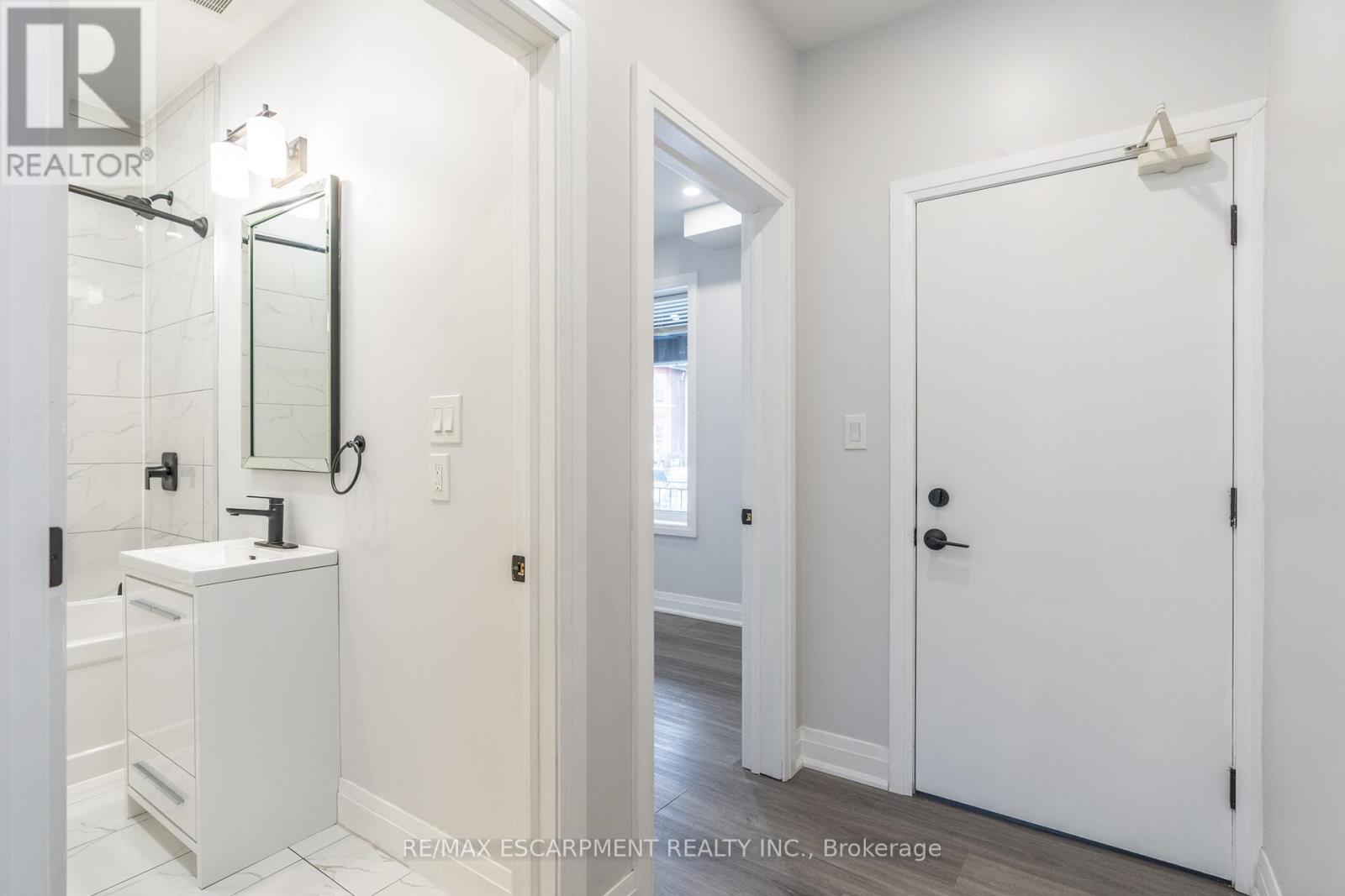 536 CANNON STREET E, Hamilton (Gibson), Ontario, L8L2E9 — Photo 3