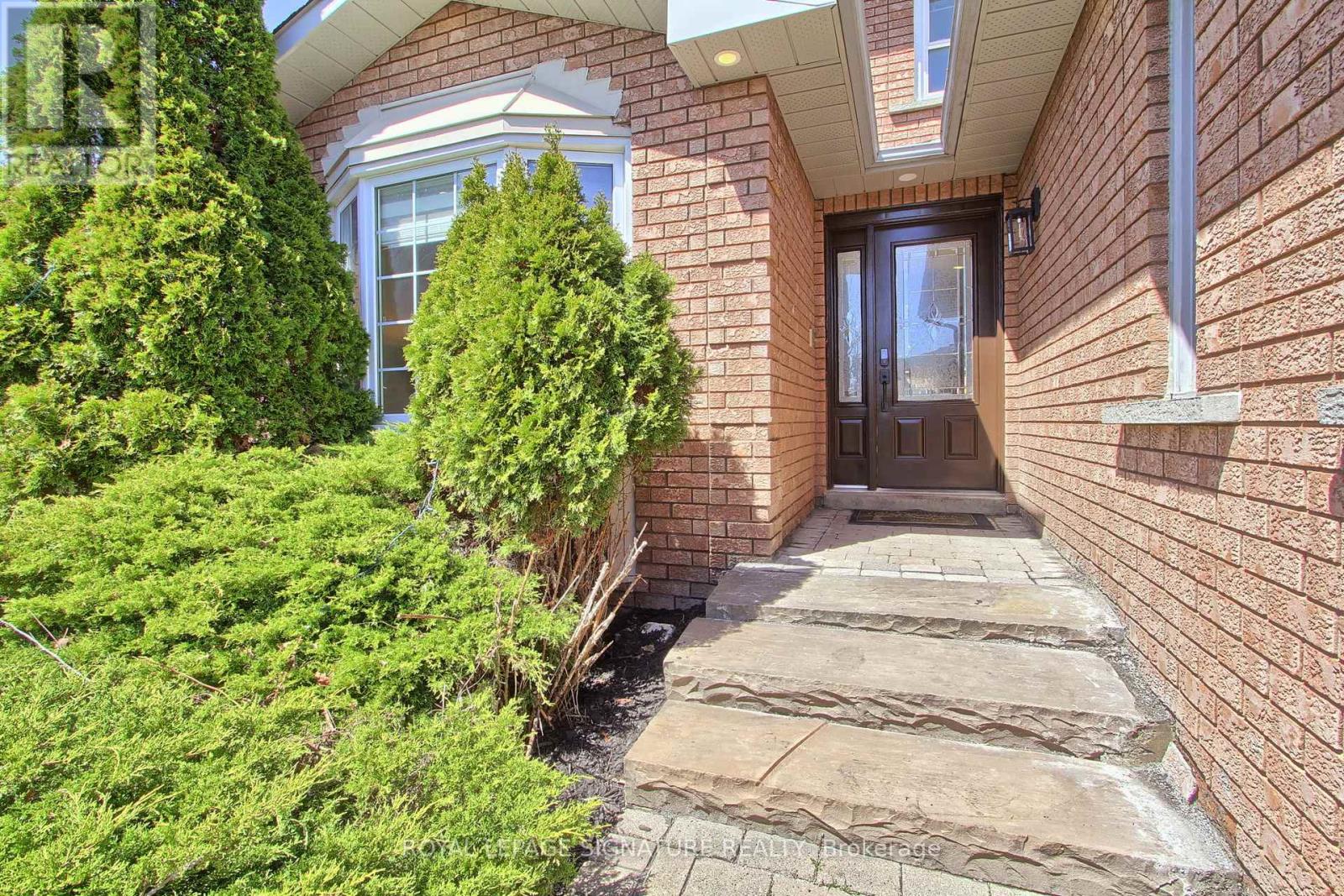 43 FALSTAFF CRESCENT, Whitby (Rolling Acres), Ontario, L1R1W3 — Photo 4