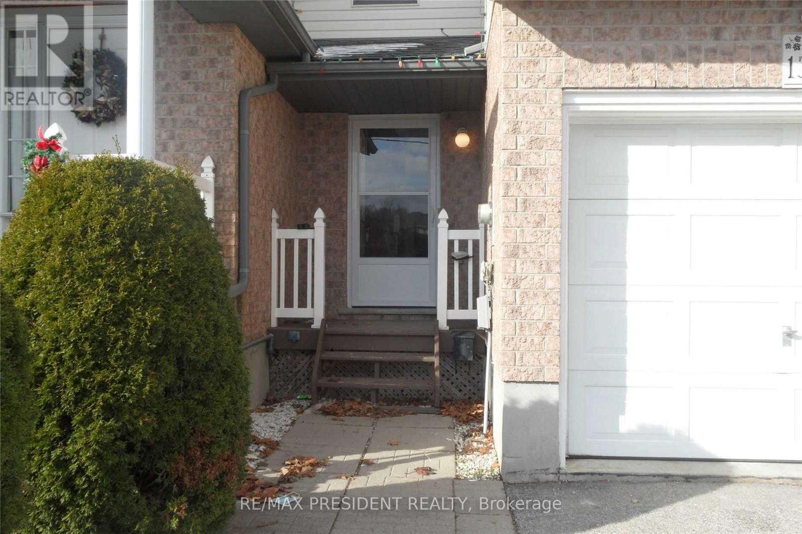 135 ACTIVA AVENUE, Kitchener, Ontario, N2E3T3 — Photo 2
