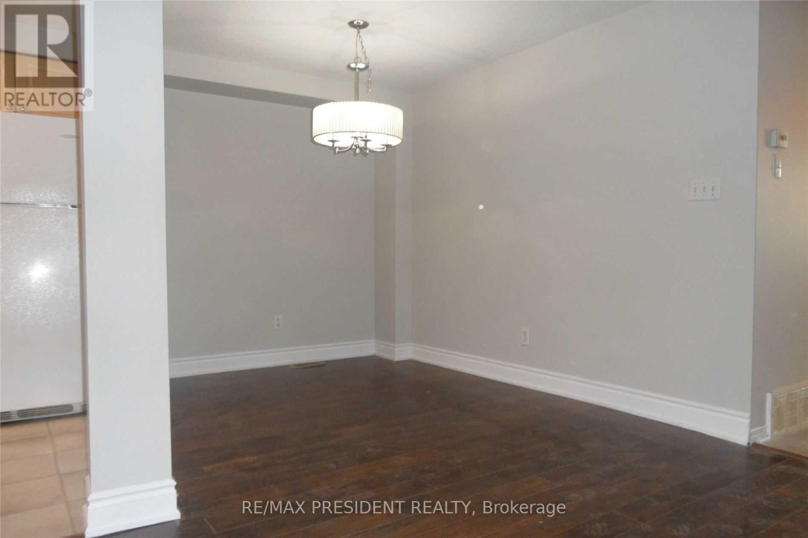 135 ACTIVA AVENUE, Kitchener, Ontario, N2E3T3 — Photo 3