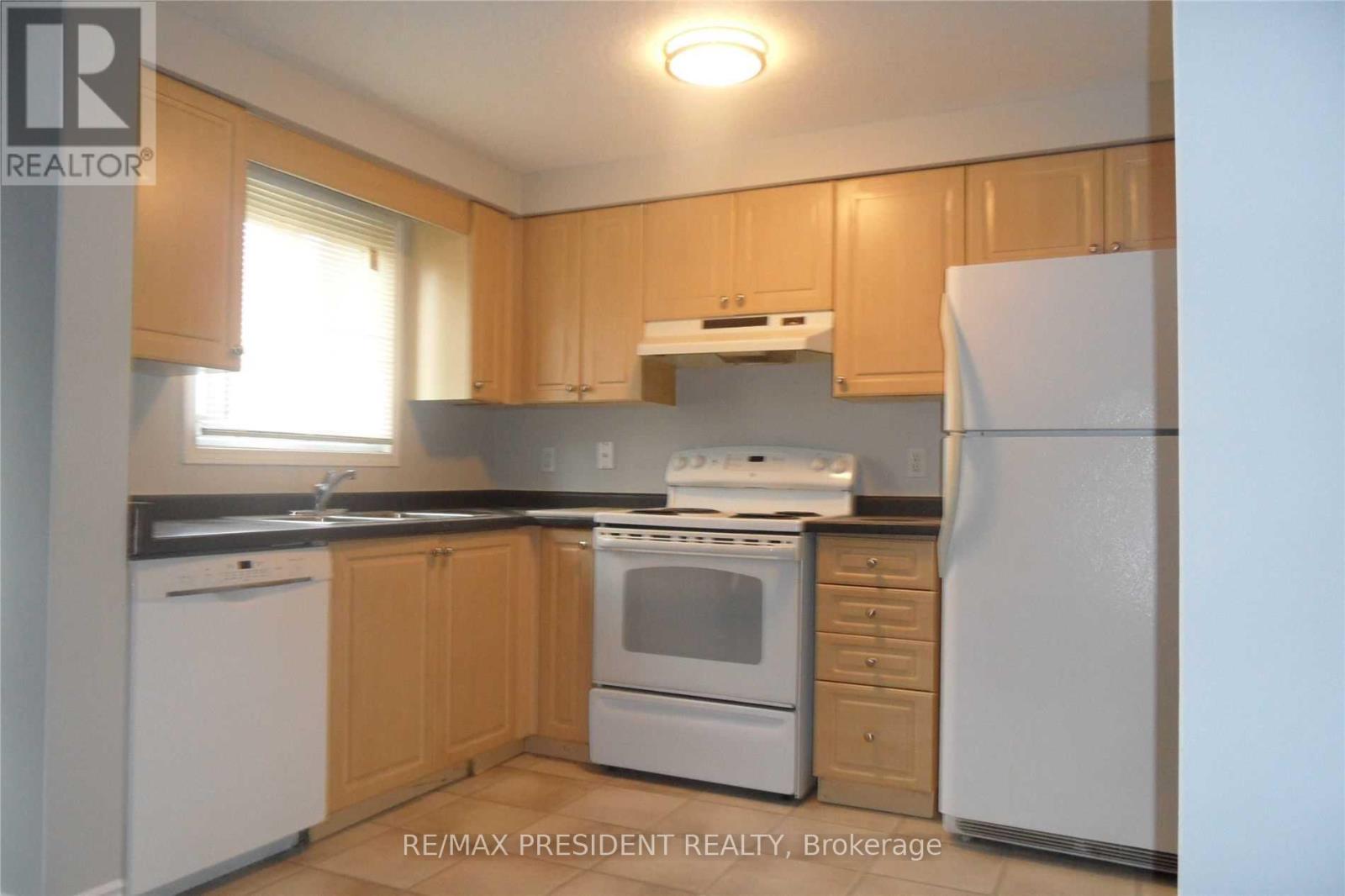 135 ACTIVA AVENUE, Kitchener, Ontario, N2E3T3 — Photo 4