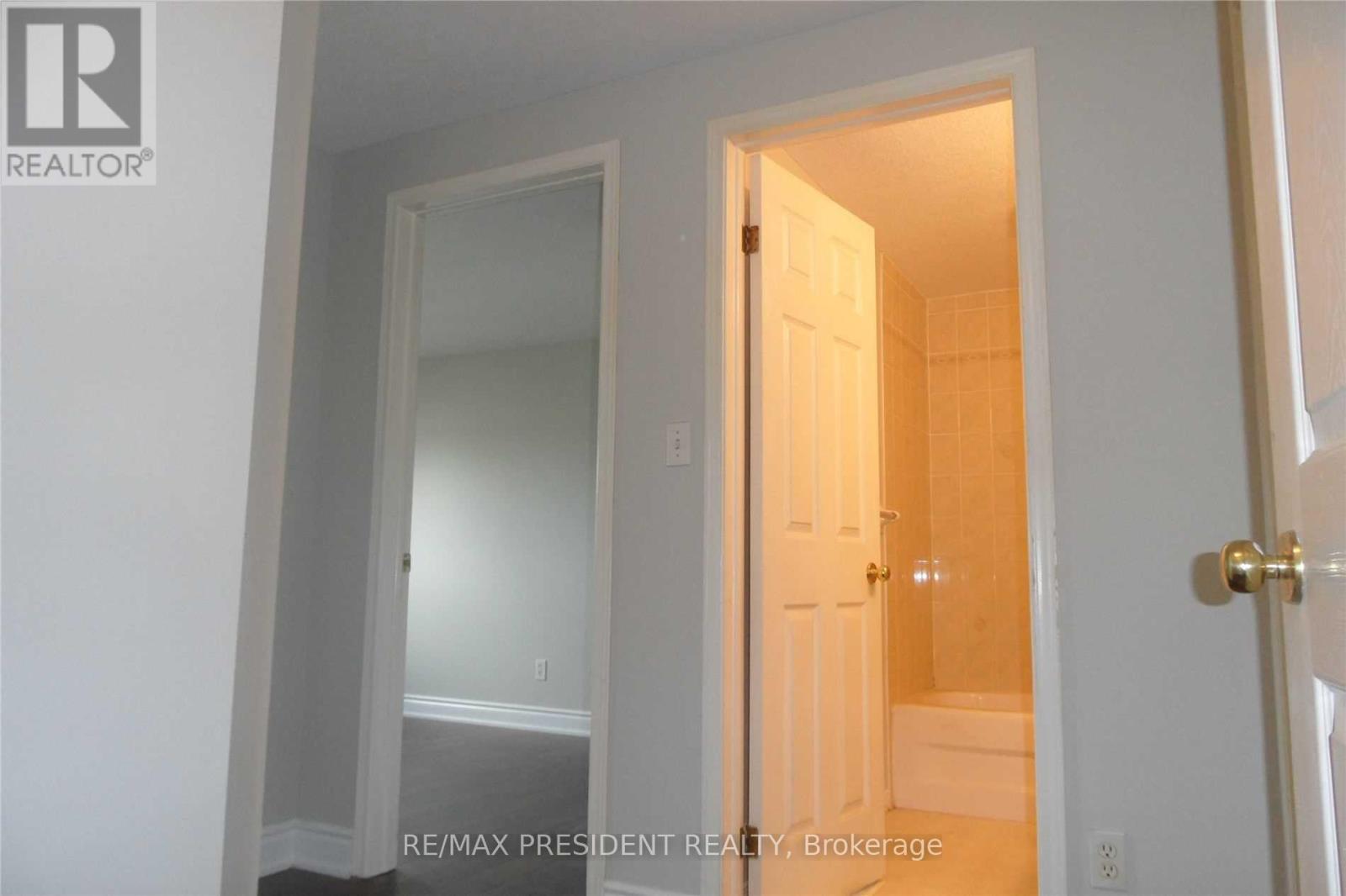 135 ACTIVA AVENUE, Kitchener, Ontario, N2E3T3 — Photo 6