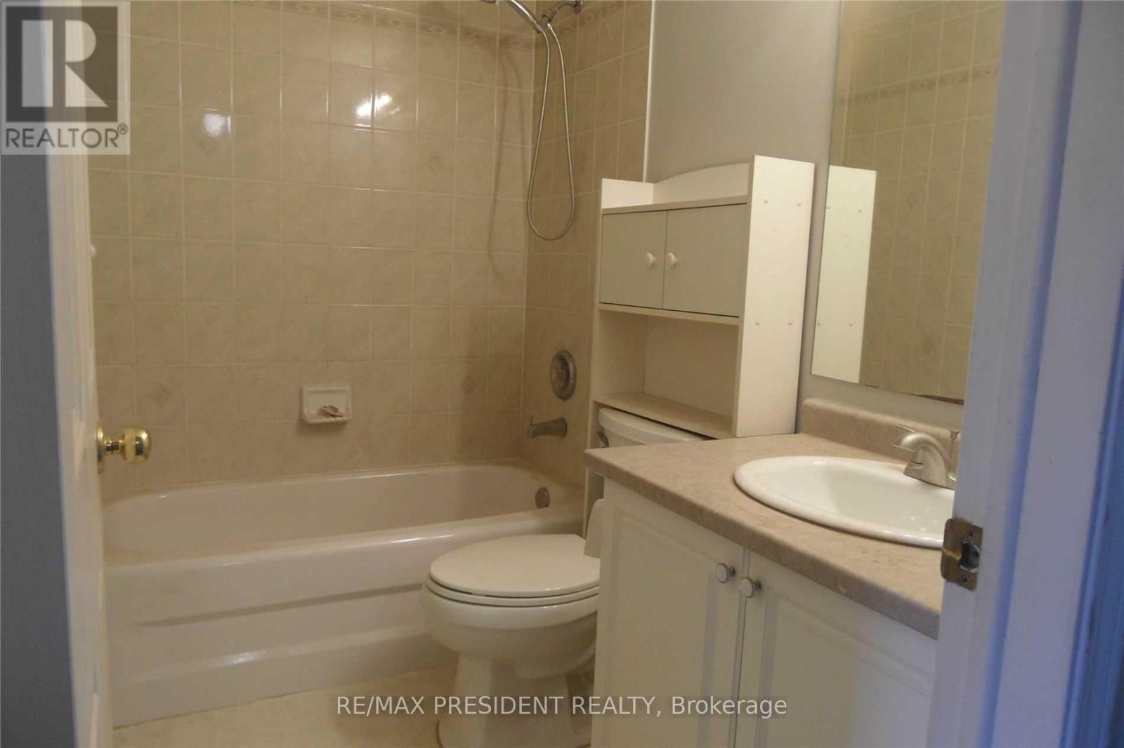 135 ACTIVA AVENUE, Kitchener, Ontario, N2E3T3 — Photo 8