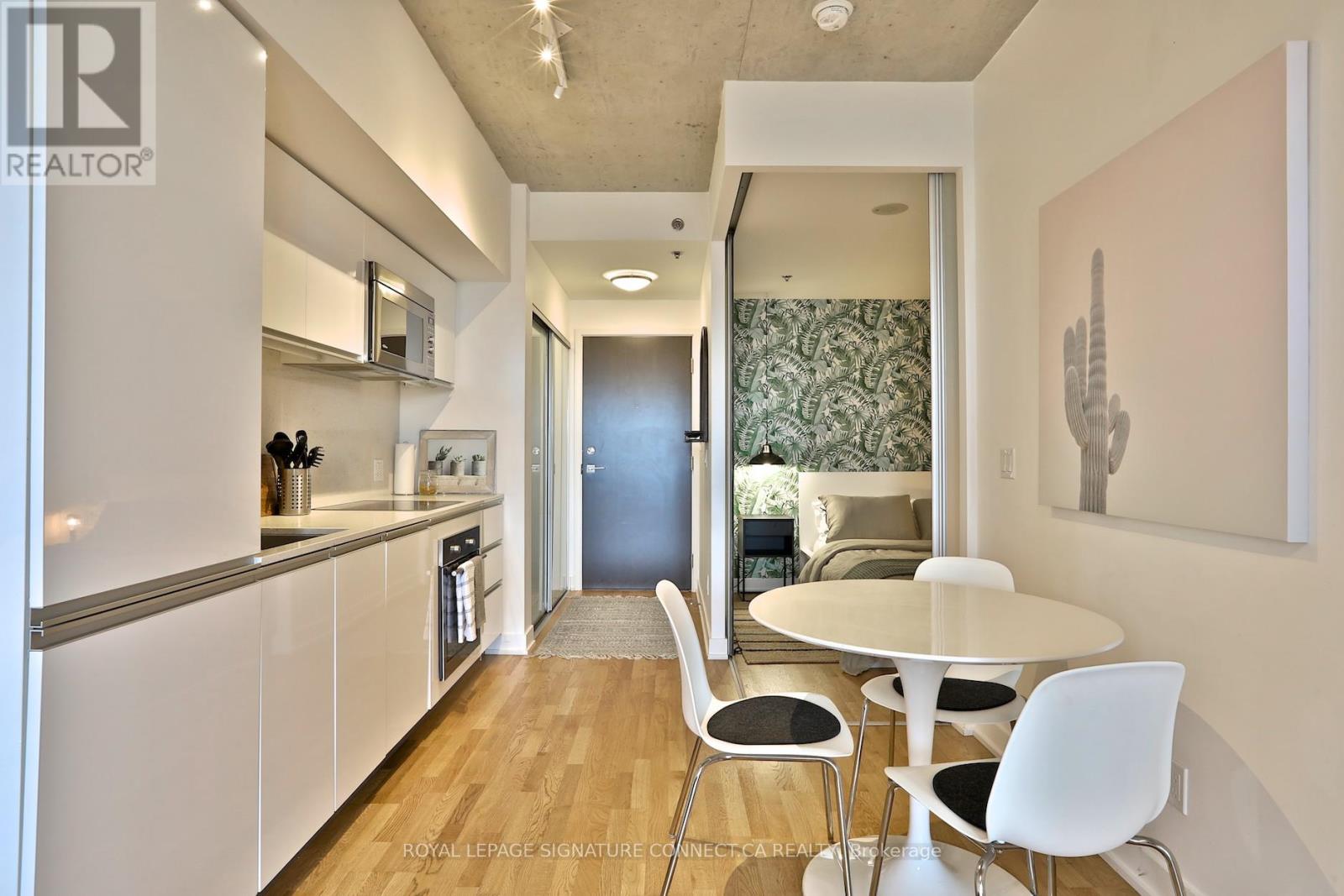 830 - 20 MINOWAN MIIKAN LANE, Toronto (Little Portugal), Ontario, M6J0E5 — Photo 2