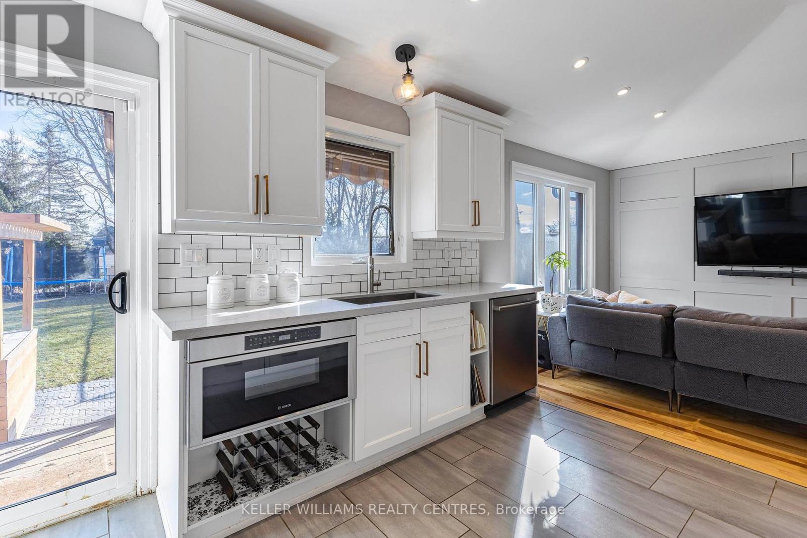 49 JENNIFER CRESCENT, East Gwillimbury (Sharon), Ontario, L0G1V0 — Photo 5