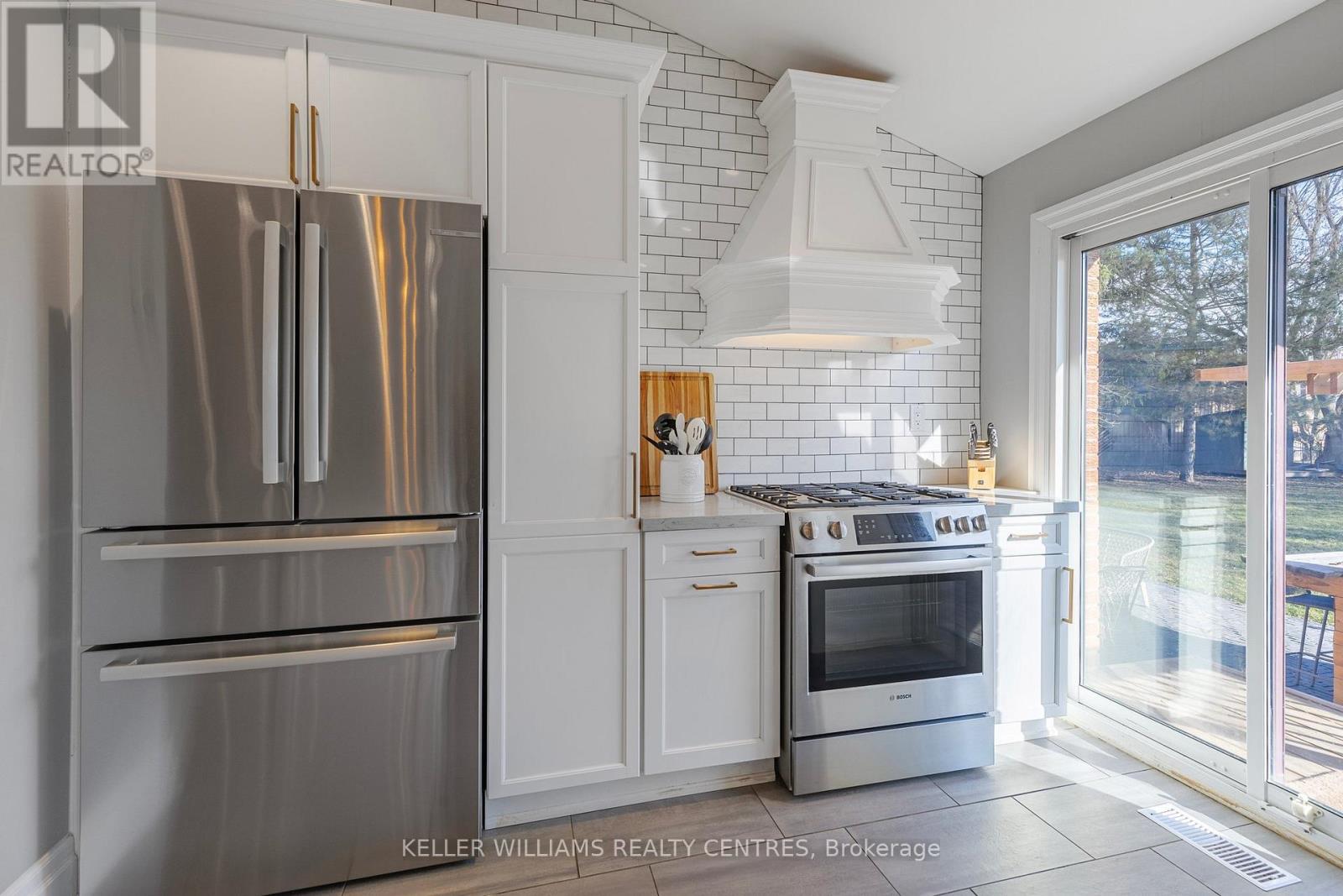 49 JENNIFER CRESCENT, East Gwillimbury (Sharon), Ontario, L0G1V0 — Photo 7