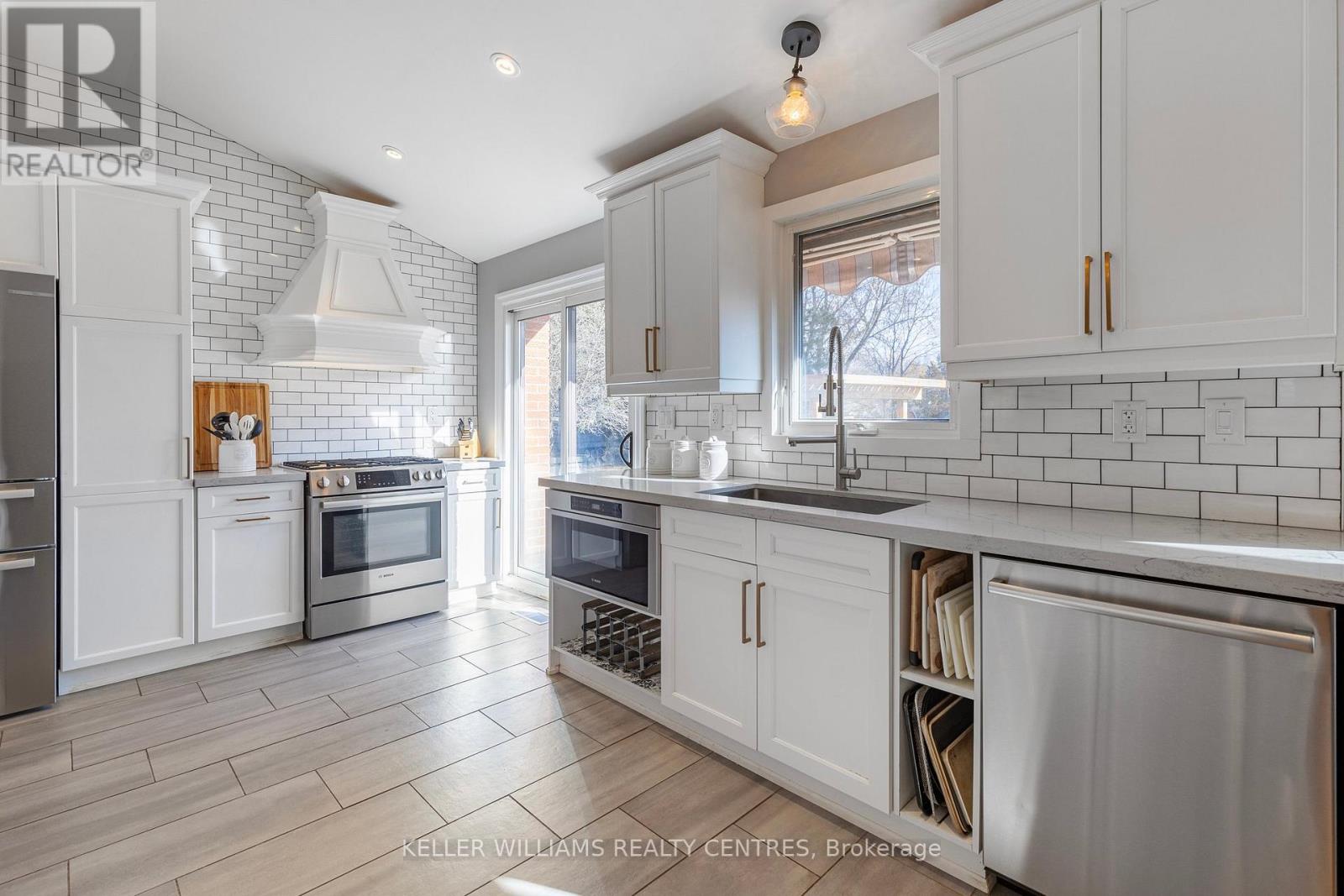 49 JENNIFER CRESCENT, East Gwillimbury (Sharon), Ontario, L0G1V0 — Photo 8