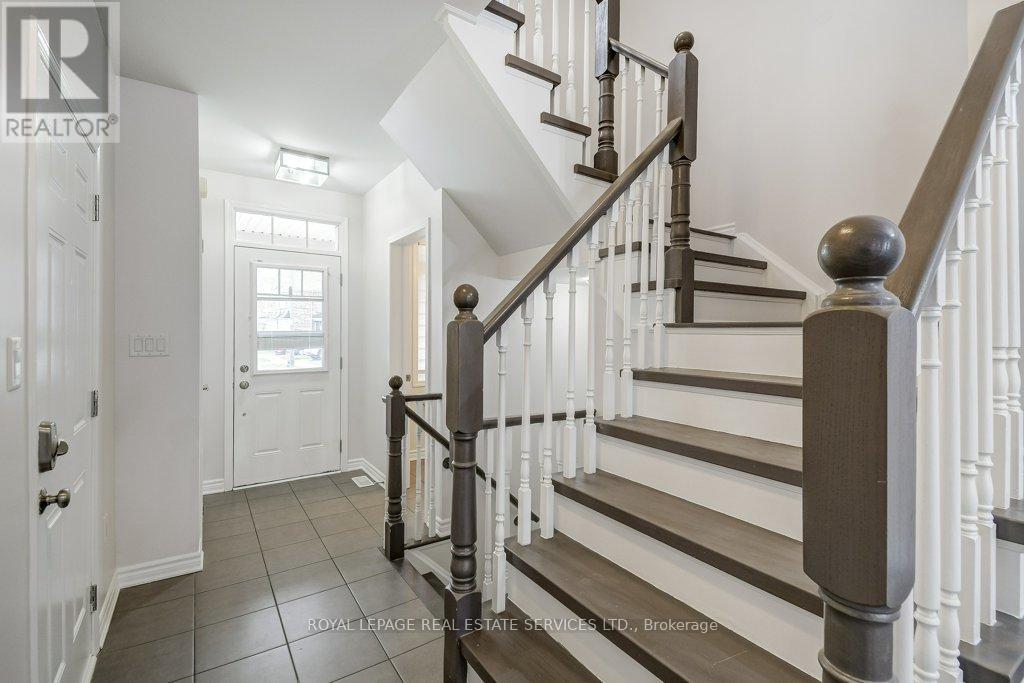 329 GOODING CRESCENT, Milton (FO Ford), Ontario, L9E0A9 — Photo 2