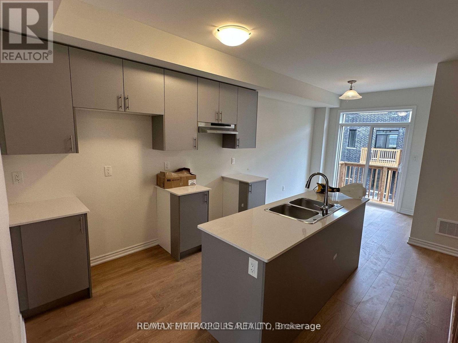 783 KOOTENAY PATH, Oshawa (Donevan), Ontario, L1H0A7 — Photo 3