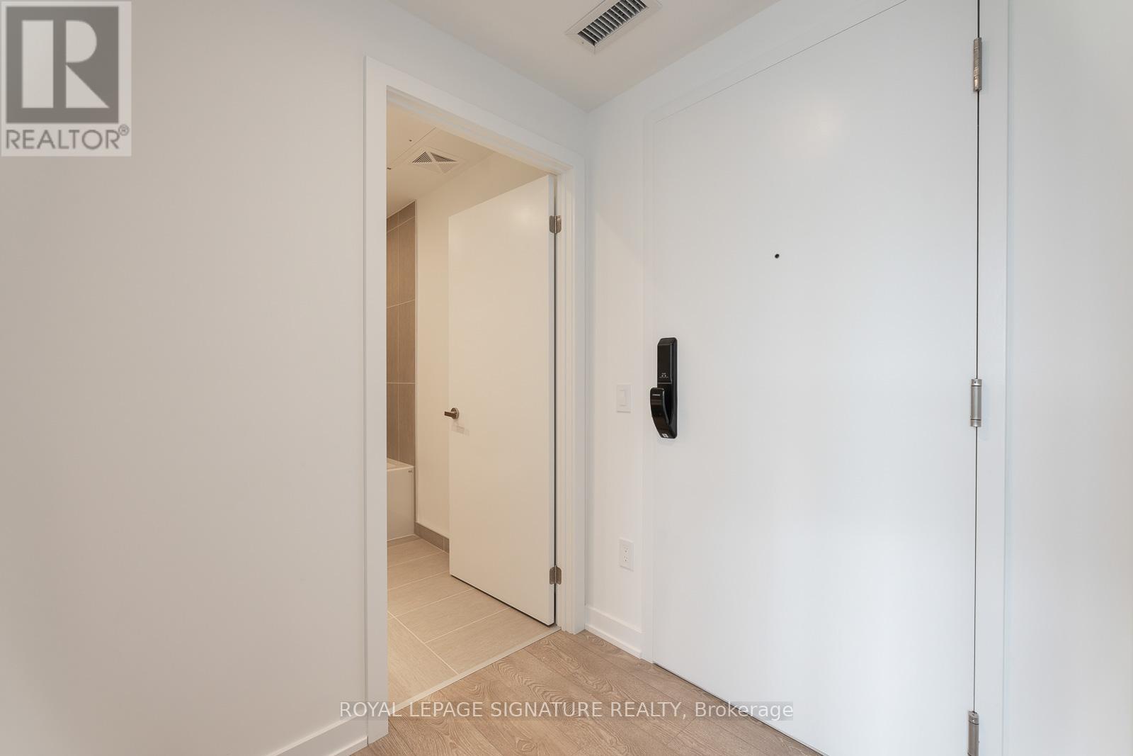 916 - 28 ANN STREET, Mississauga (Port Credit), Ontario, L5G0E1 — Photo 2