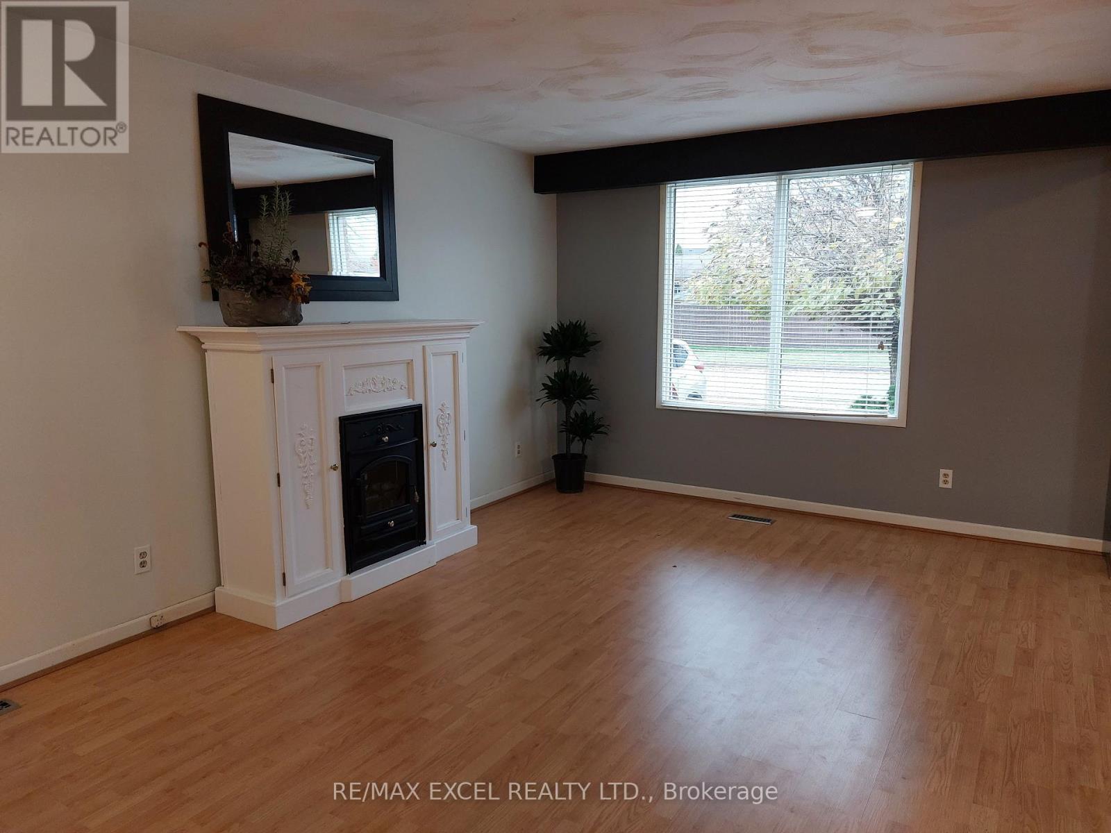 8061 PADDOCK TRAIL DRIVE, Niagara Falls (Ascot), Ontario, L2H1W8 — Photo 5