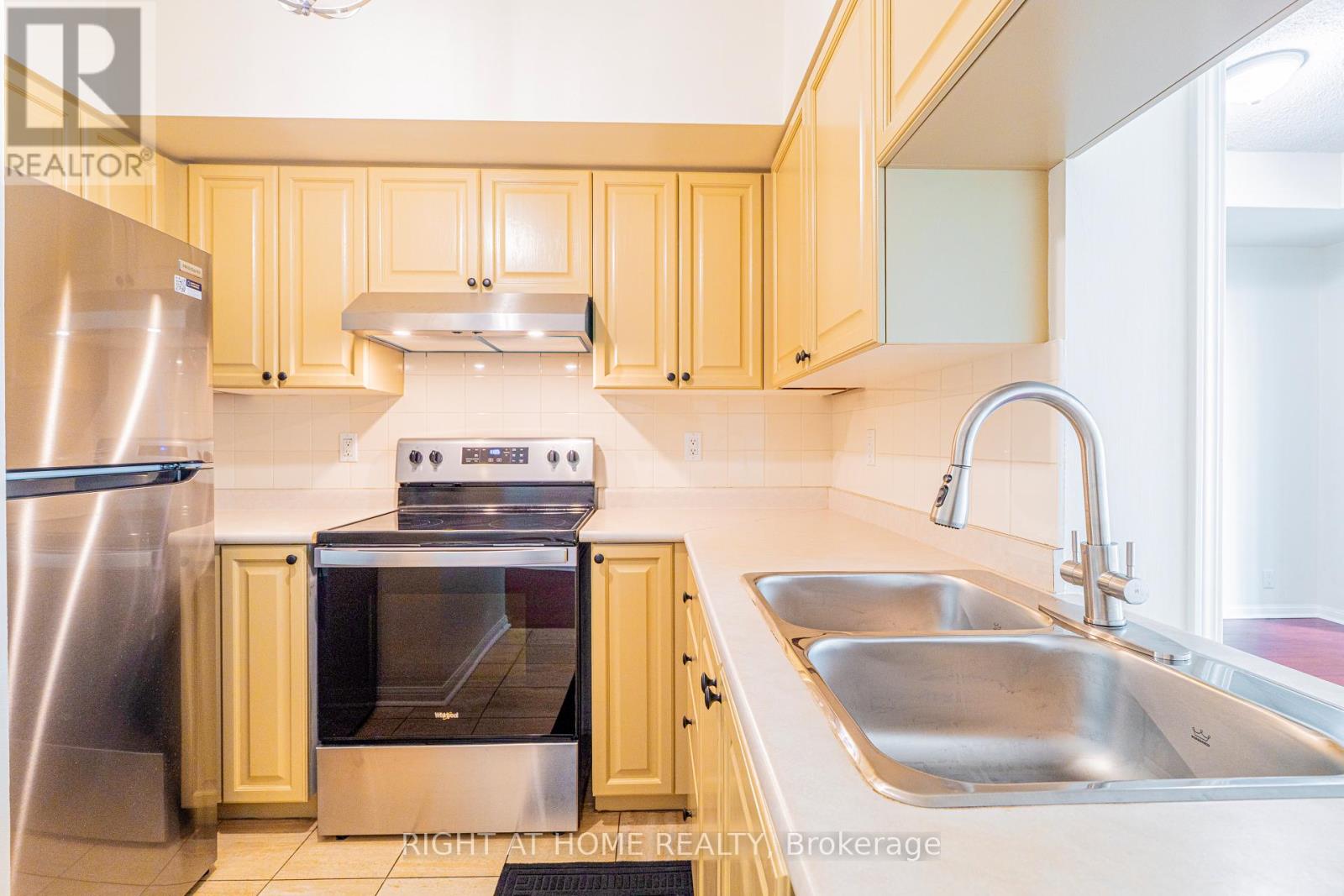 918 - 230 QUEENS QUAY W, Toronto (Waterfront Communities), Ontario, M5J2Y7 — Photo 2