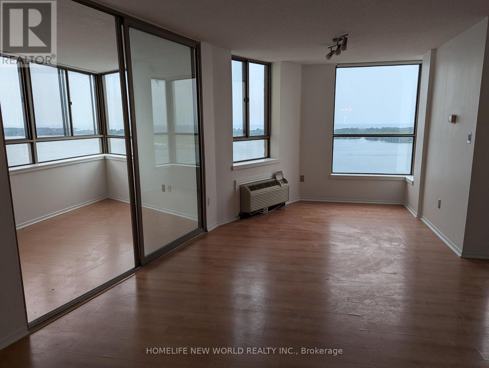 2501 - 270 QUEENS QUAY W, Toronto (Waterfront Communities), Ontario, M5J2N4 — Photo 5